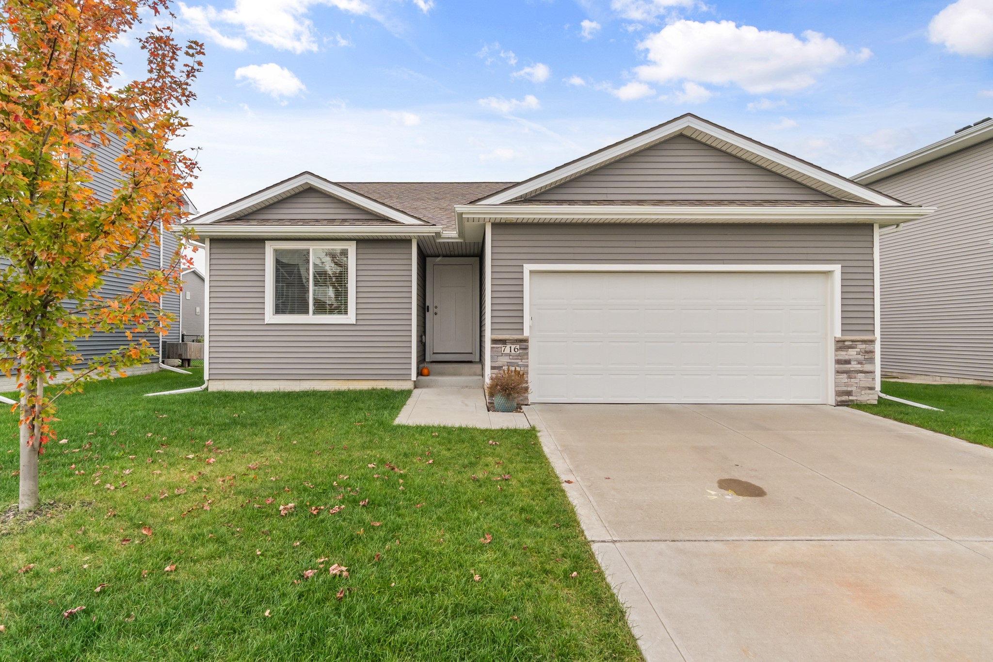 716 NE Whitetail Drive — photo