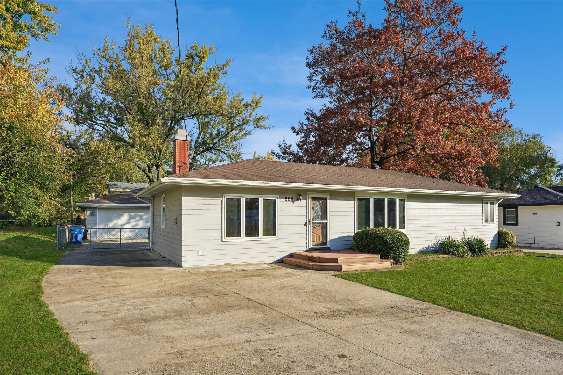 228 Marlou Parkway — photo