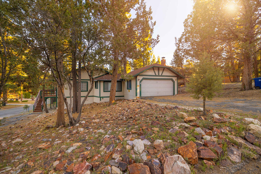 1093 Snow Ridge Road — photo