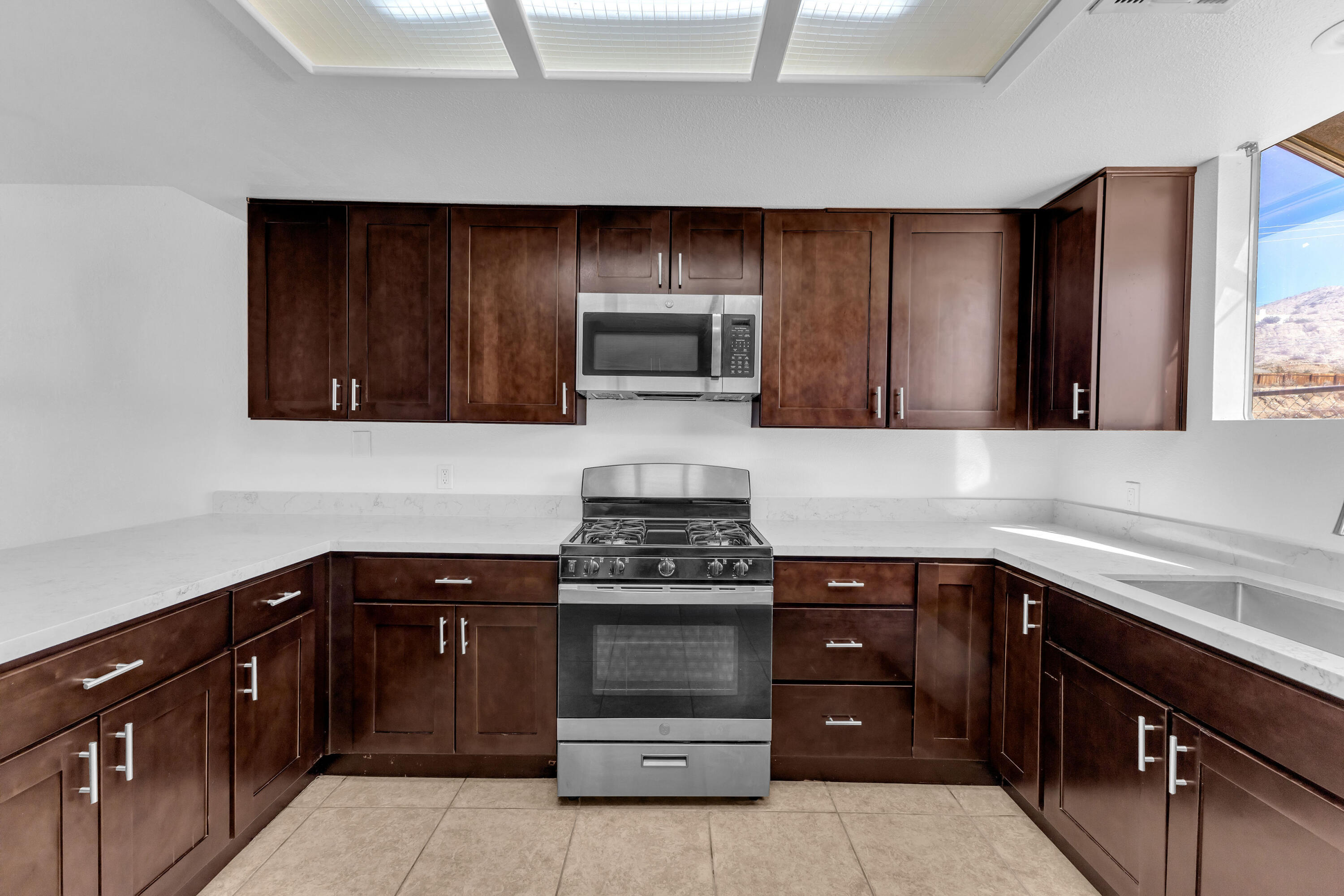 12735 Avenida Alta Loma — photo