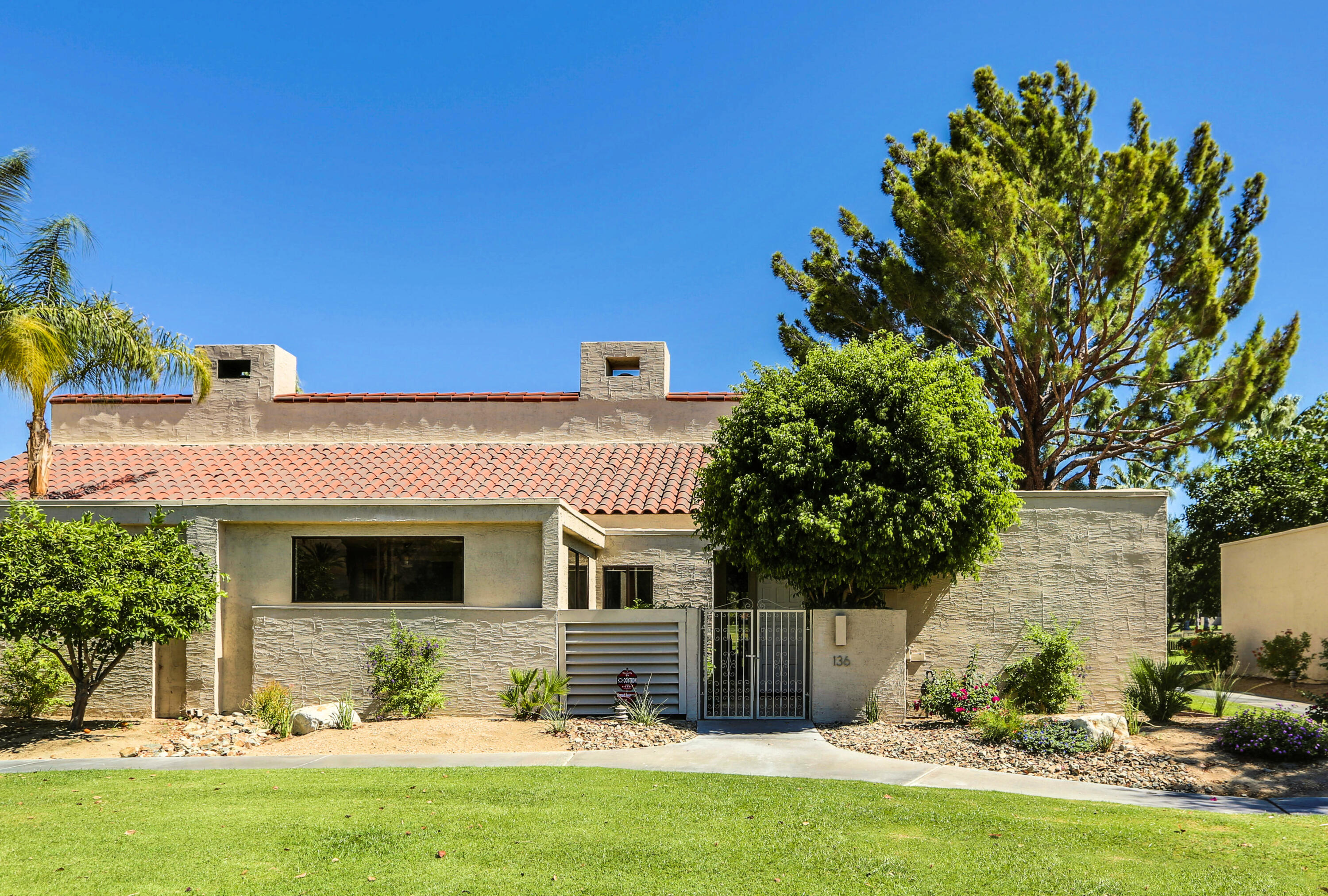 136 Desert West Drive — photo