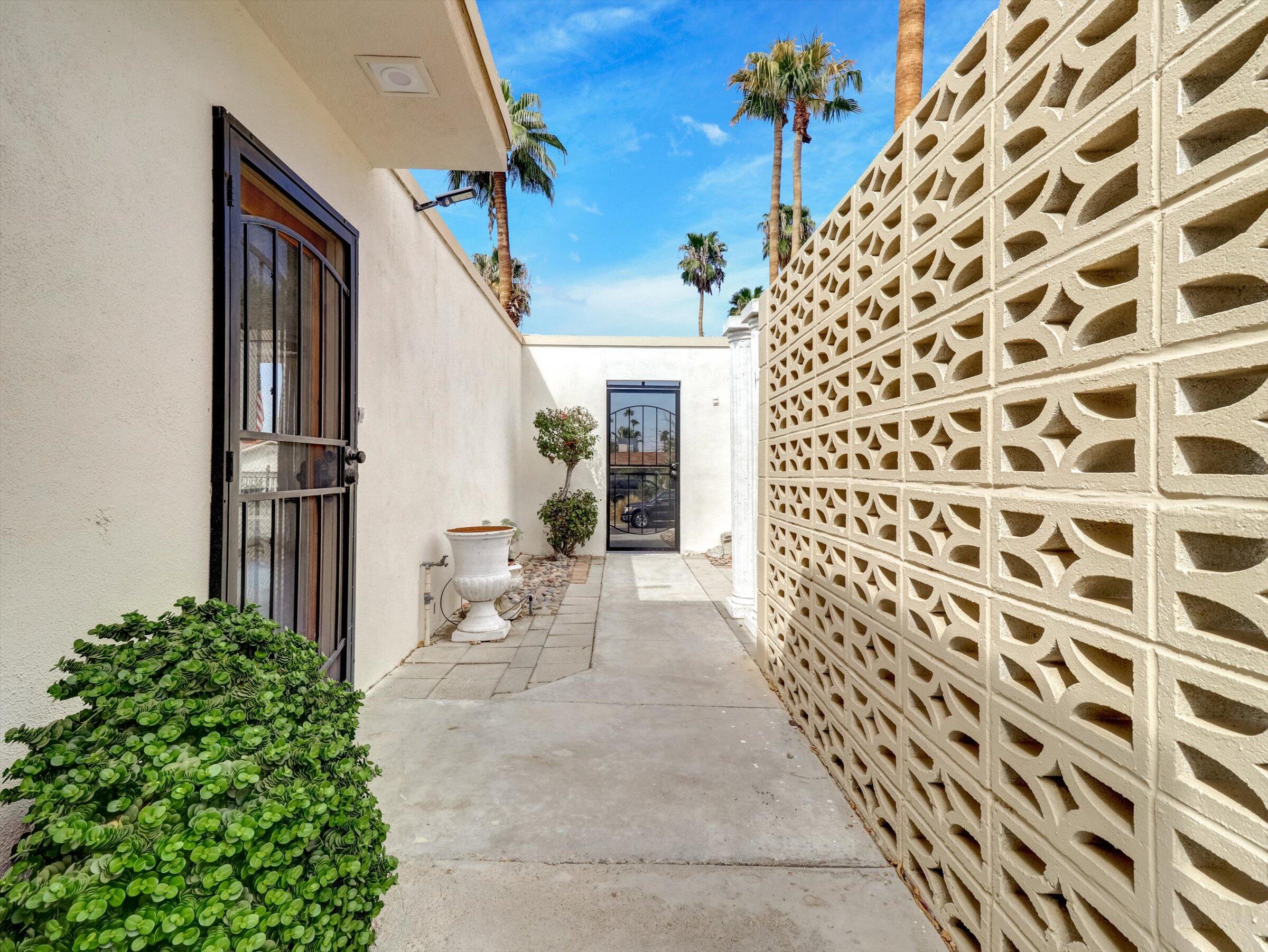 72629 Pitahaya Street — photo