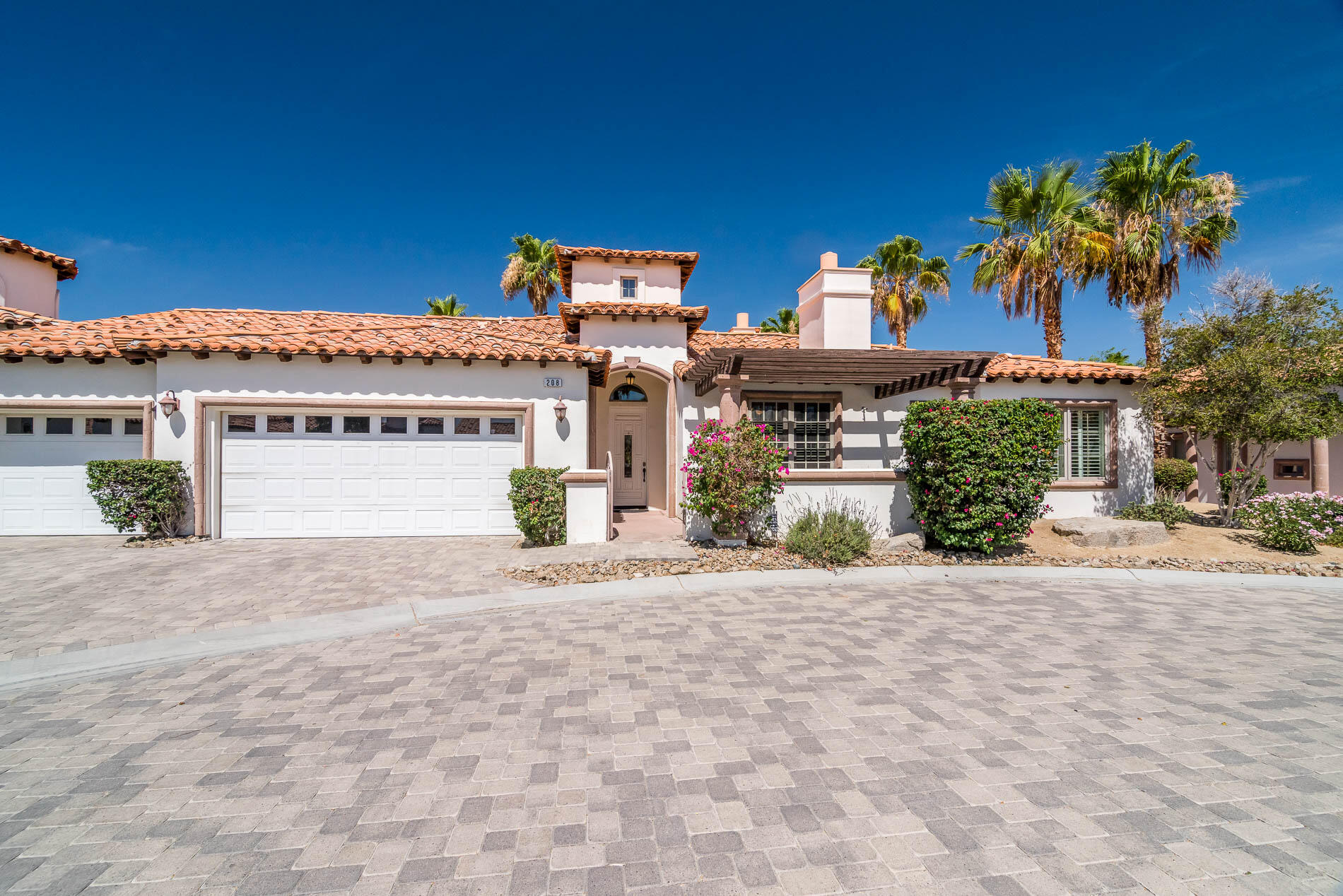 208 Piazza DI Sotto — photo