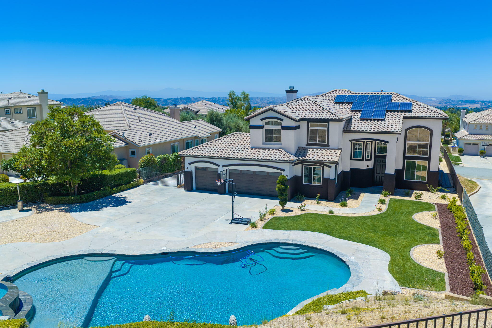 13435 Canyon Crest Road — photo