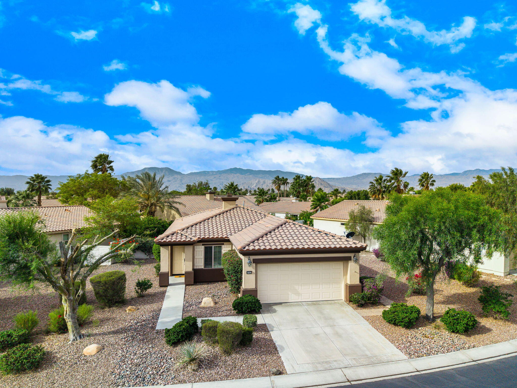 80443 Avenida Linda Vista — photo