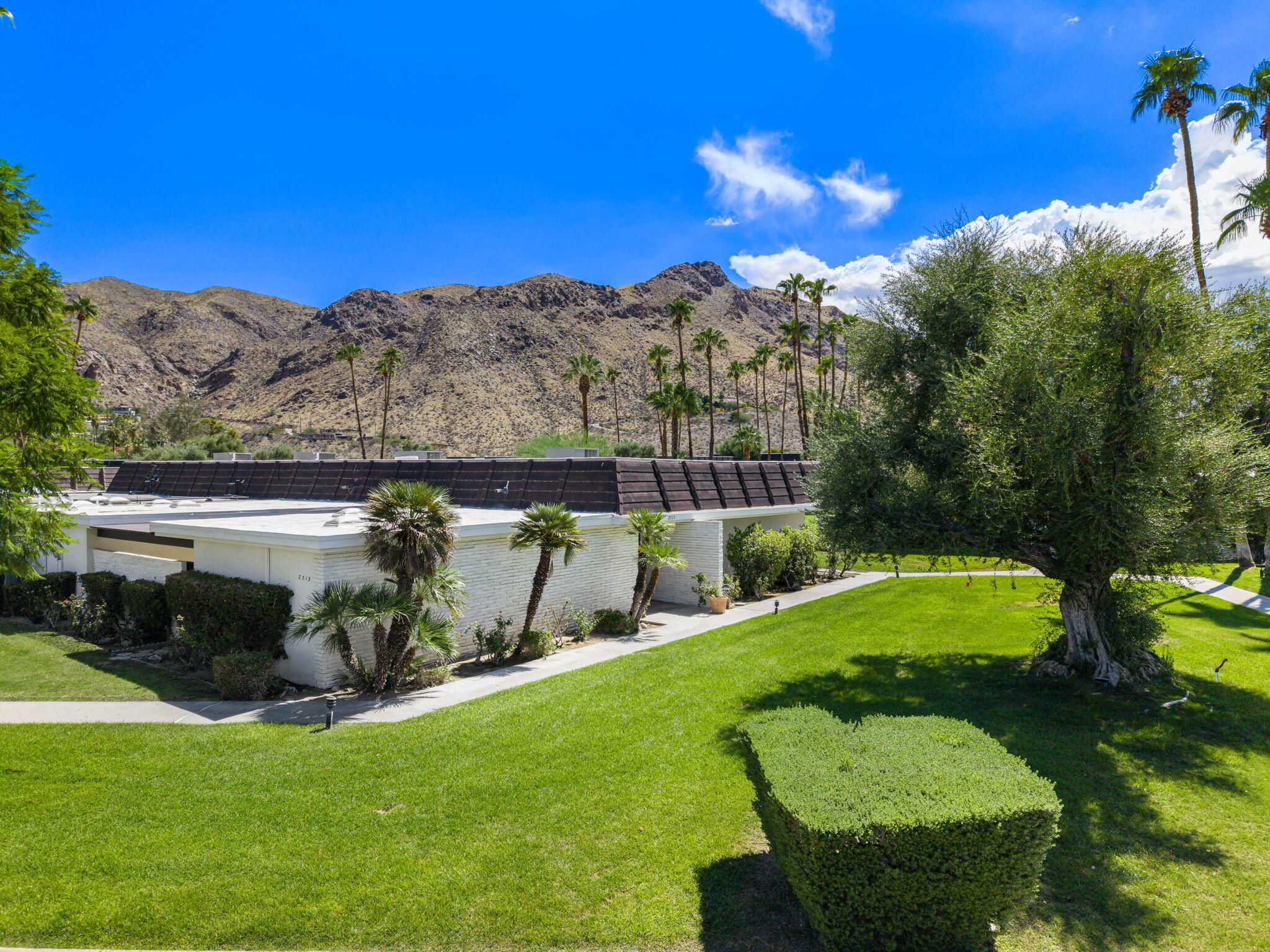 2515 E Jacaranda Road — photo