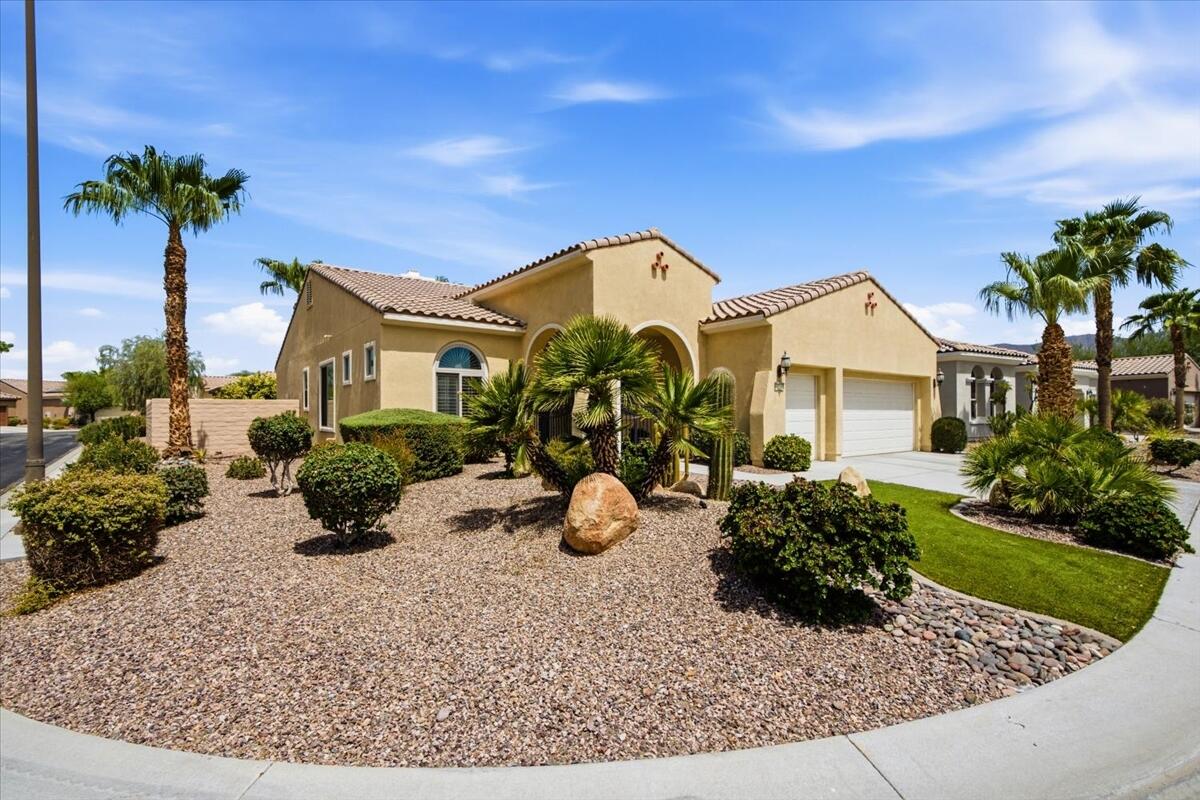 81240 Avenida Neblina — photo