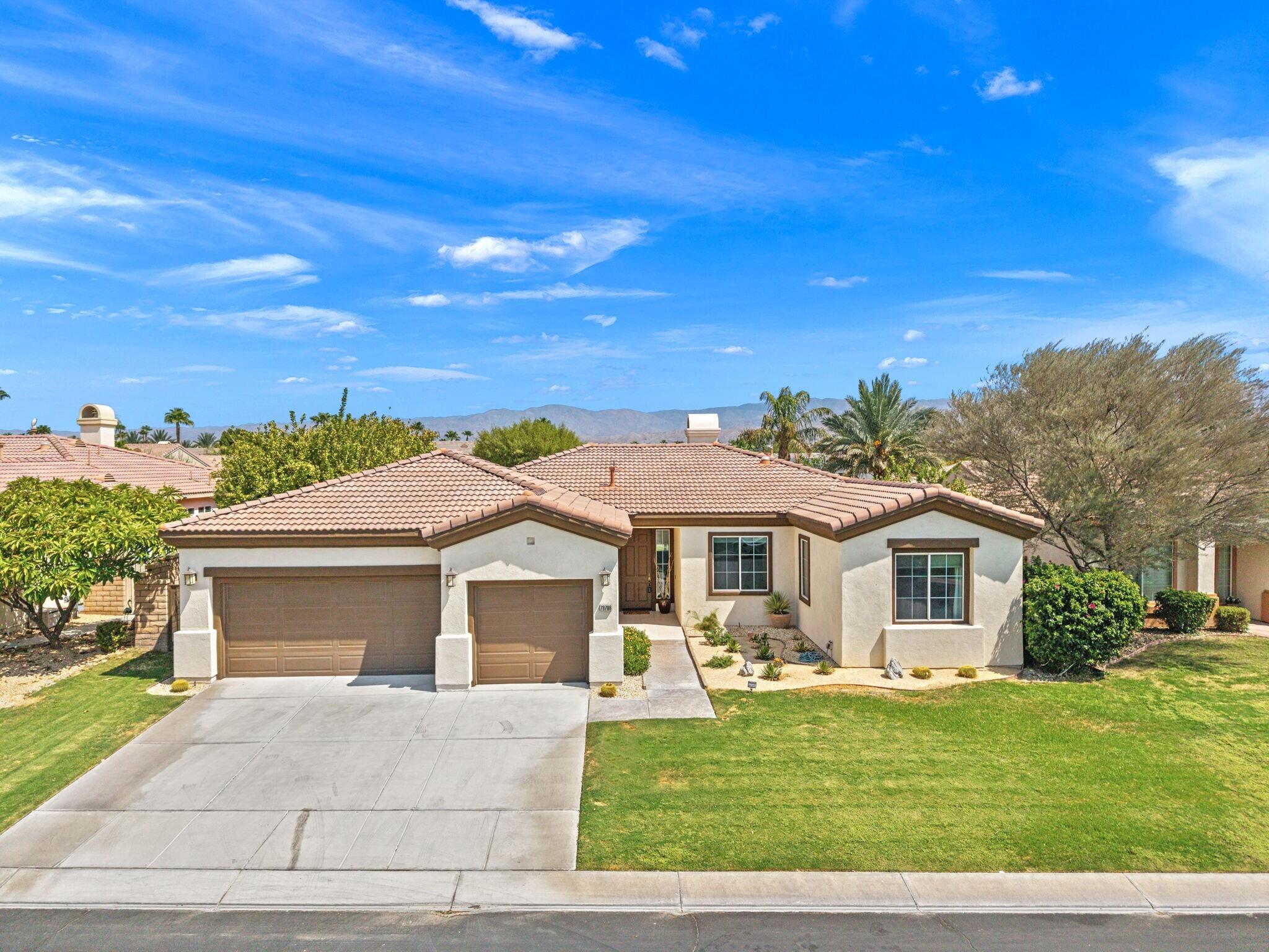 79786 Parkway Esplanade S — photo