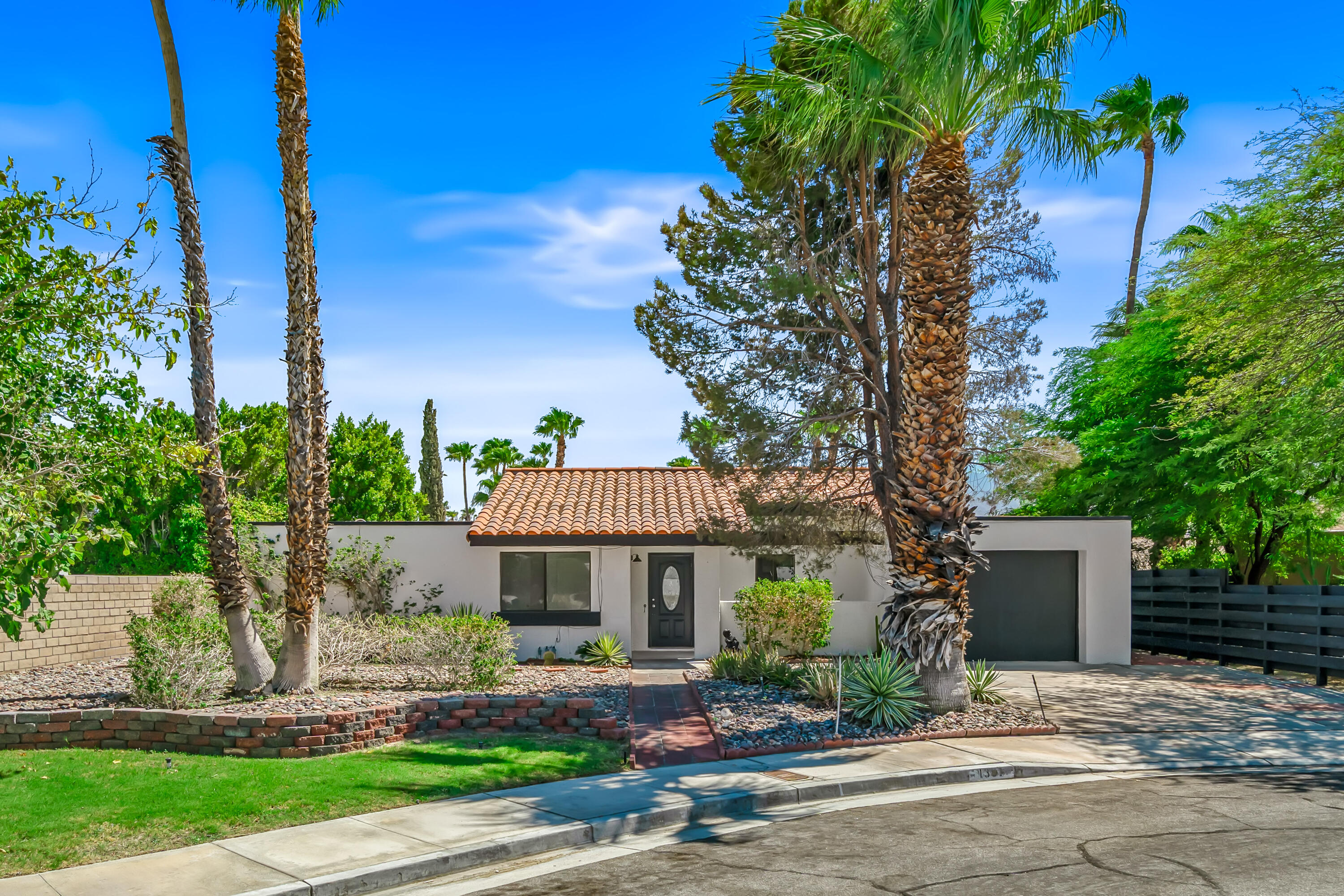 1351 E Luna Way — photo