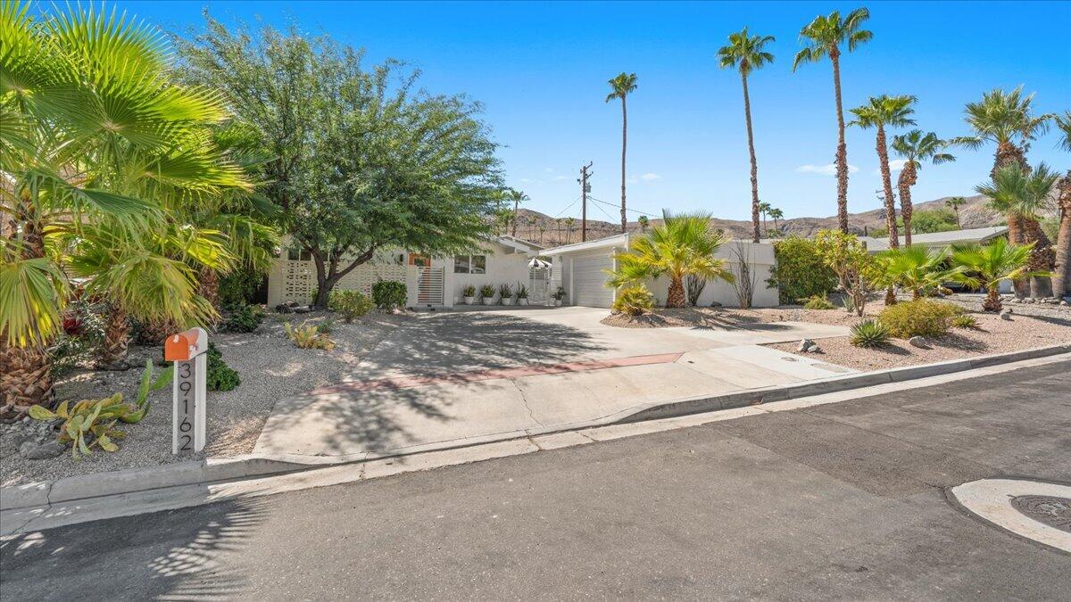 39162 Karen Street — photo