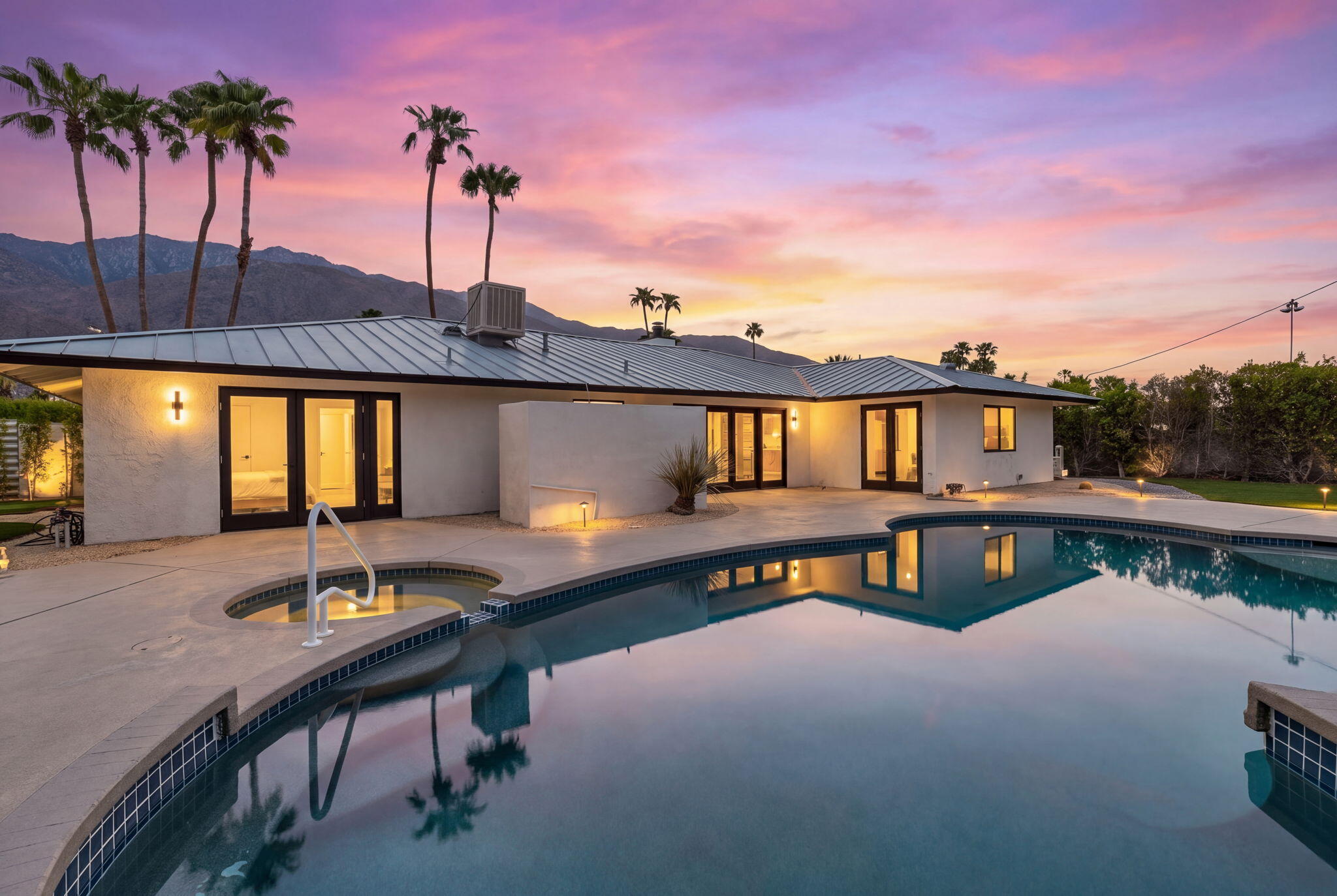 1913 E Amado Road — photo