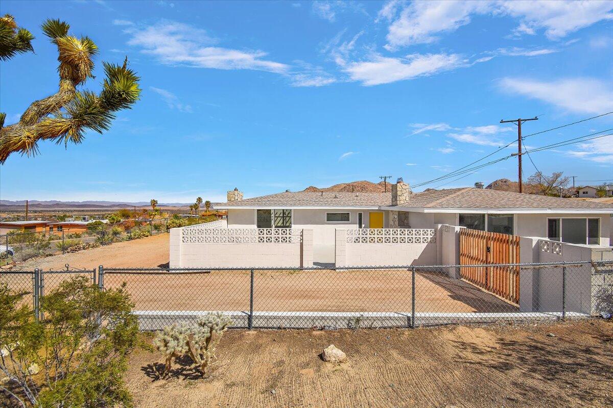7107 Hillview Road — photo