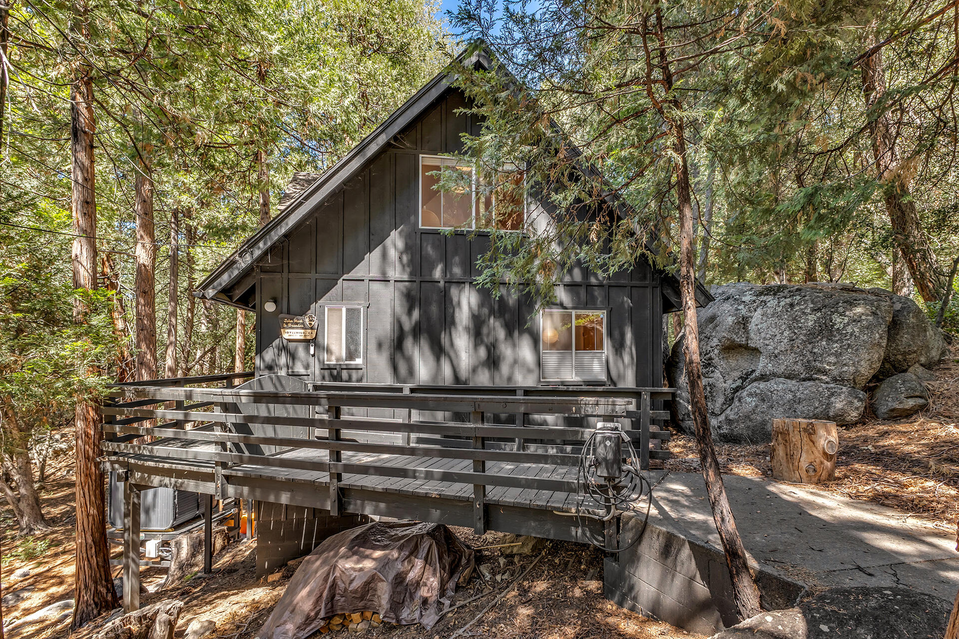 53370 Rising Glen Road — photo