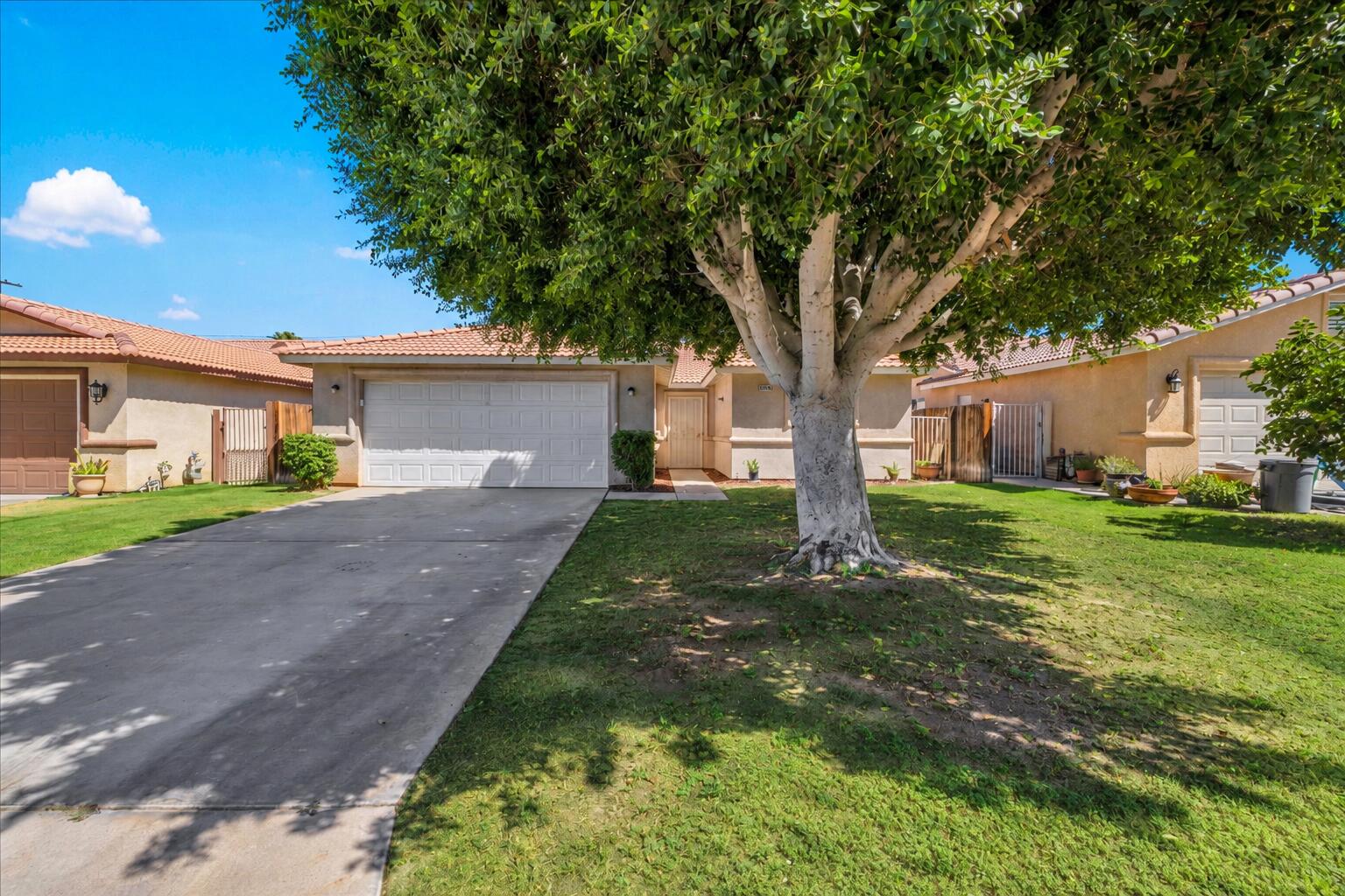 51420 Avenida Velasco — photo