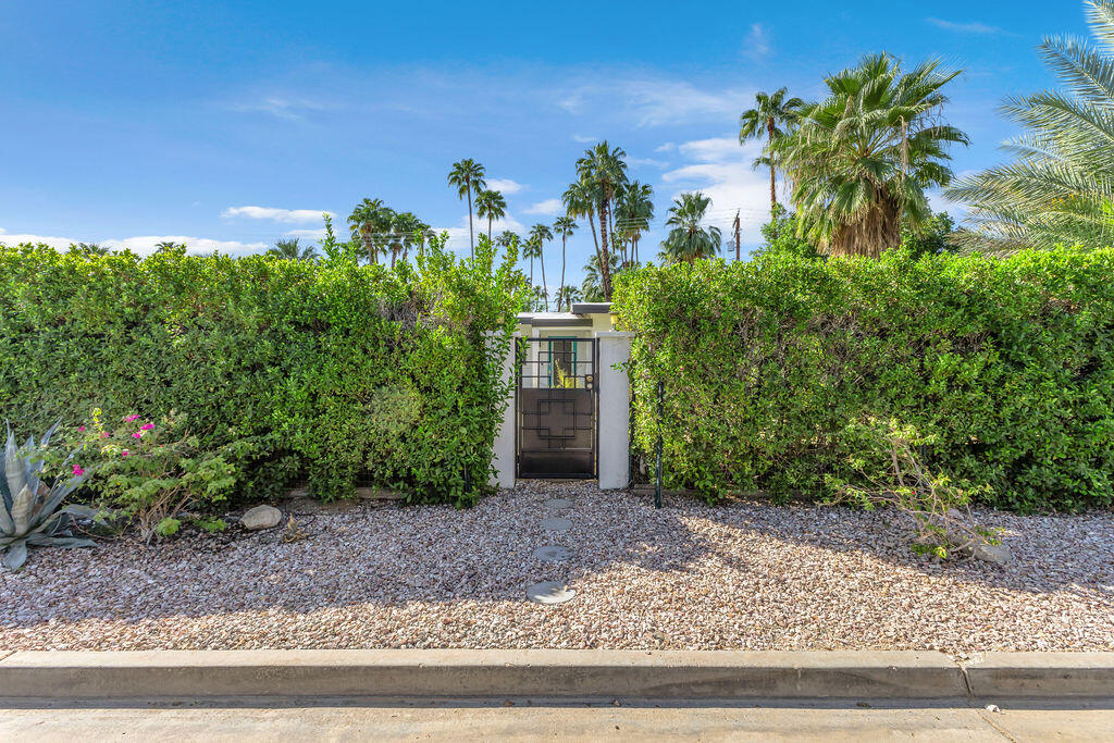 1075 E Sunny Dunes Road — photo