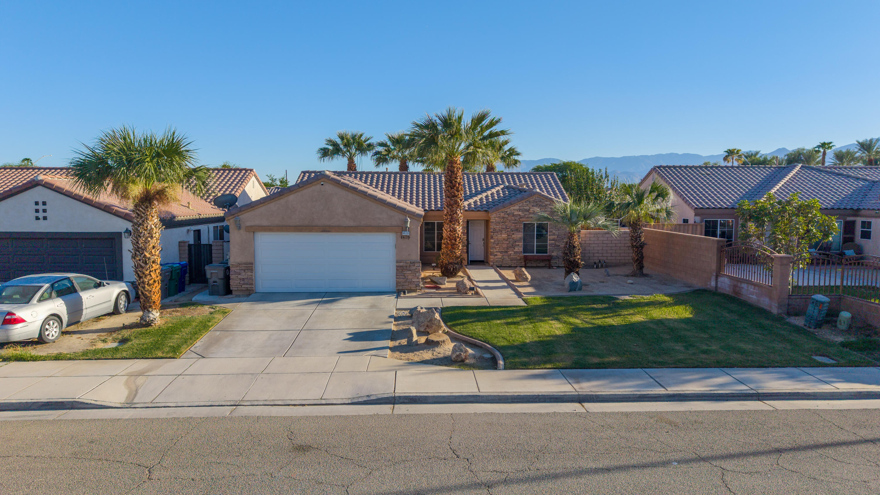 84119 Avenida Europa — photo