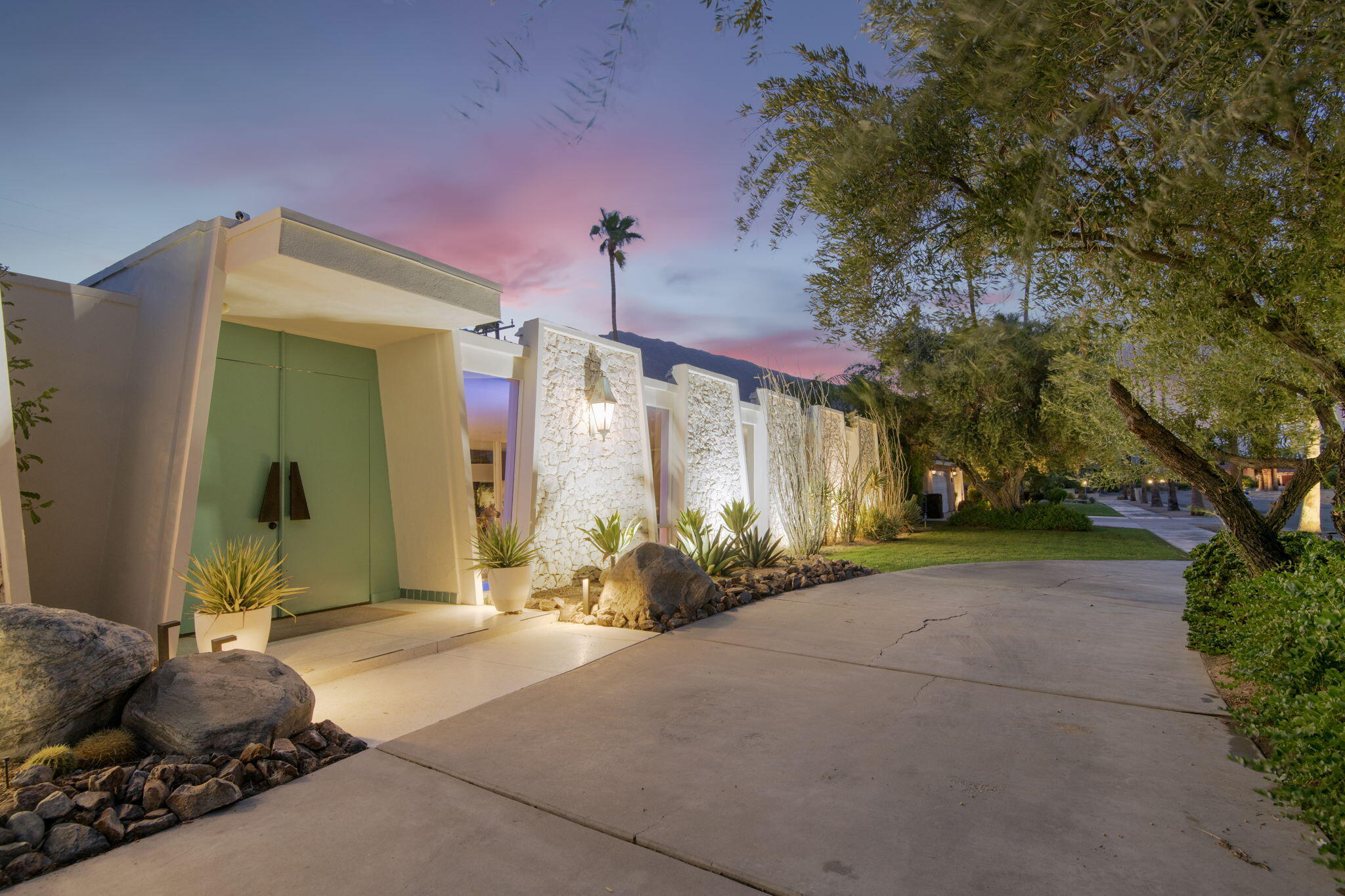 1999 S Joshua Tree Place — photo