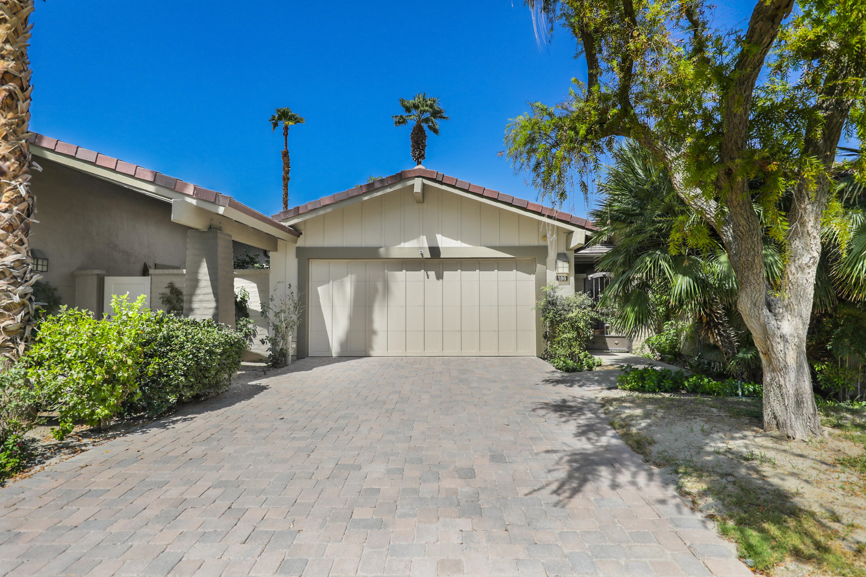 186 Running Springs Drive — photo