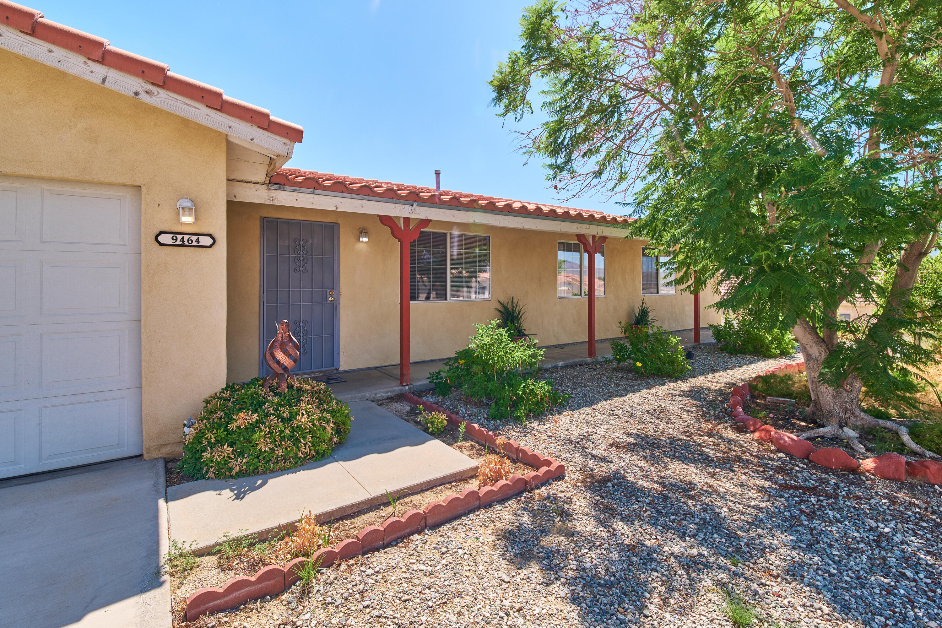 9464 Valencia Drive — photo