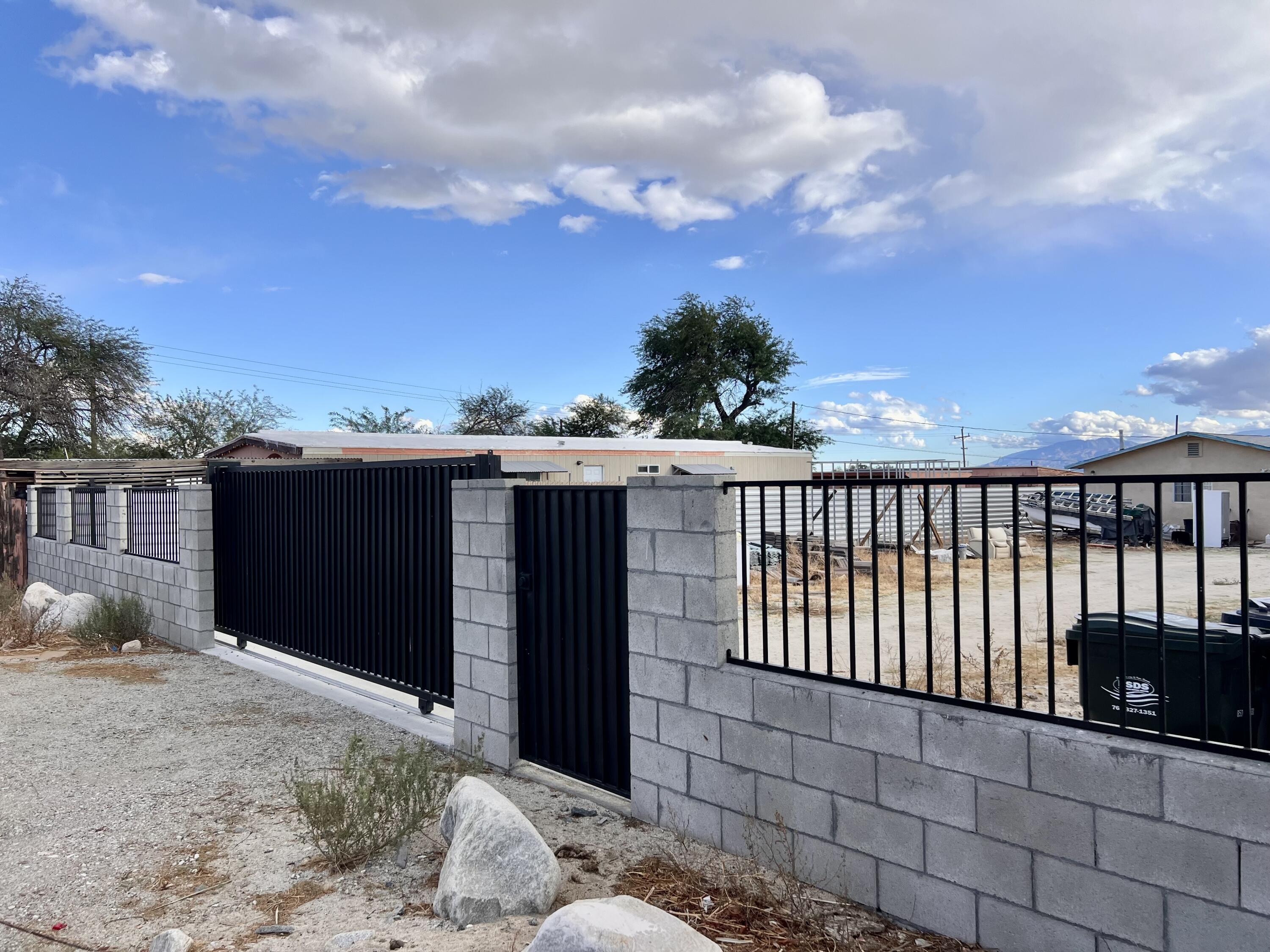 64085 Mobile Drive — photo