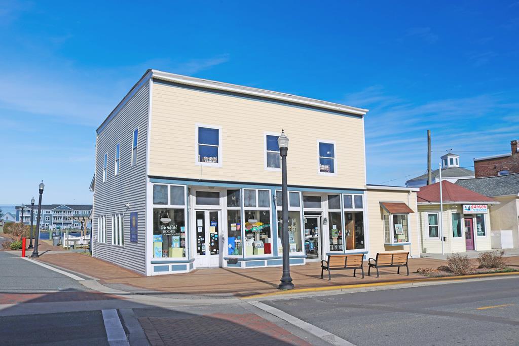 4065 Main St — photo