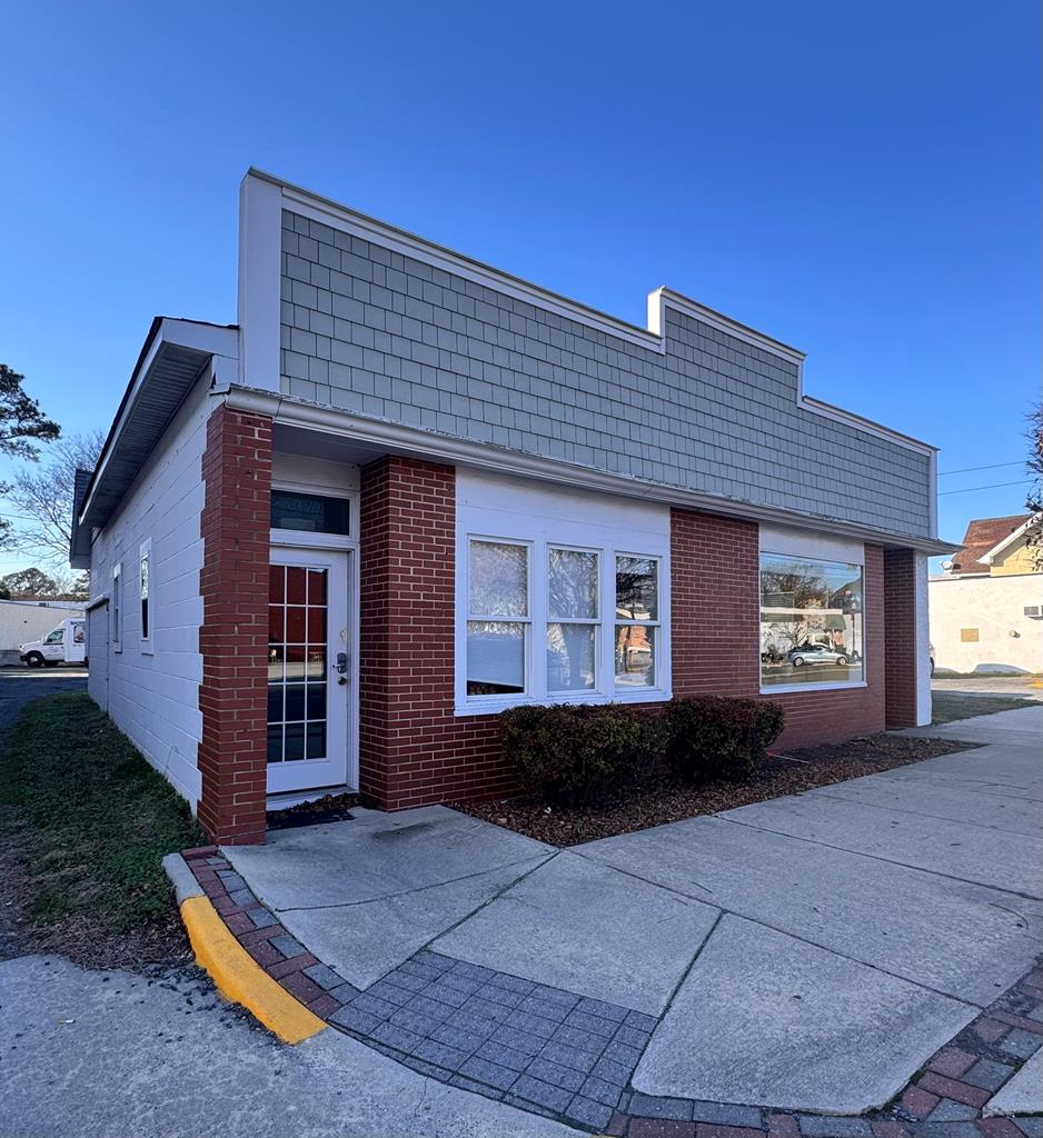 3292 Main St — photo