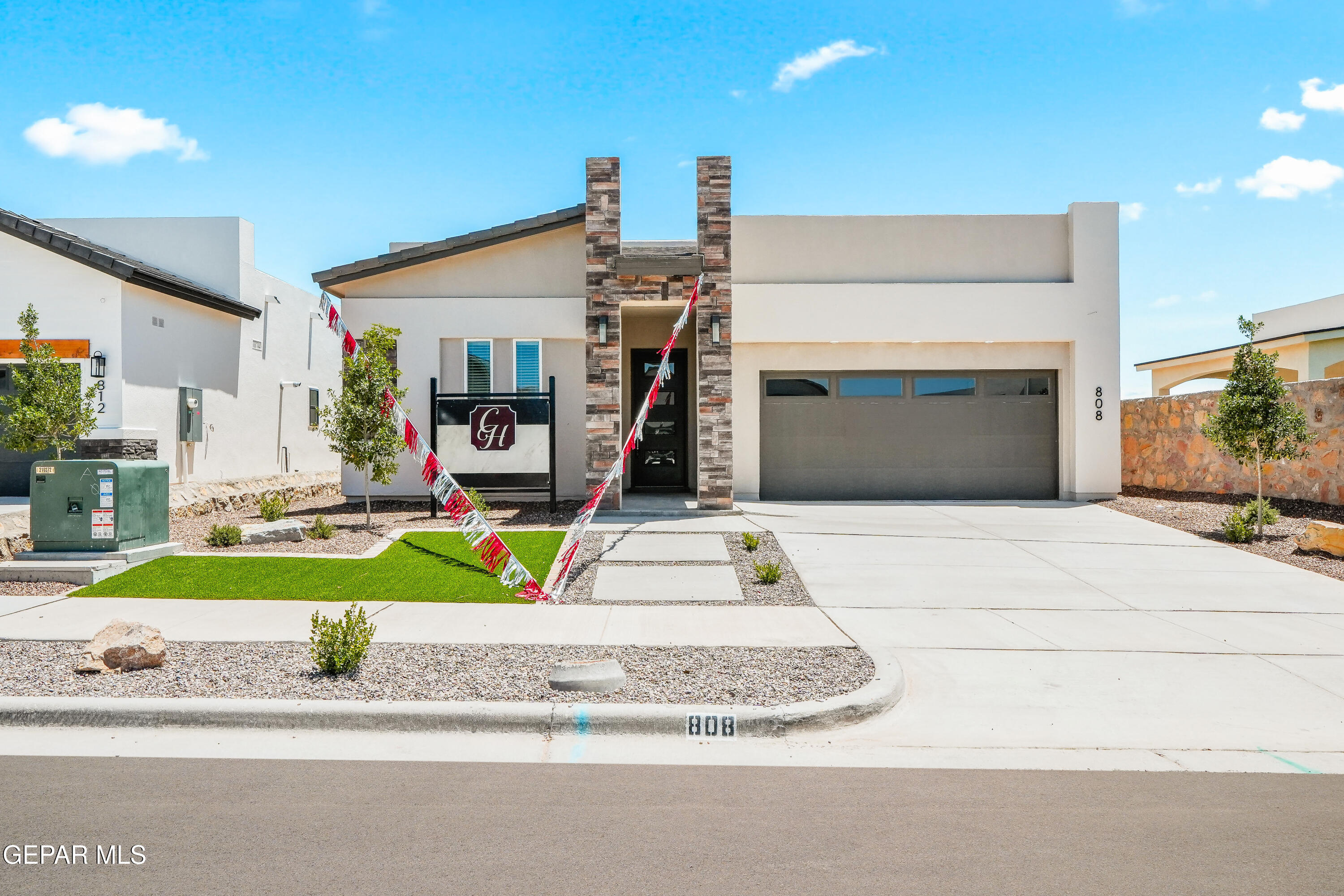 808 Fairford Place — photo