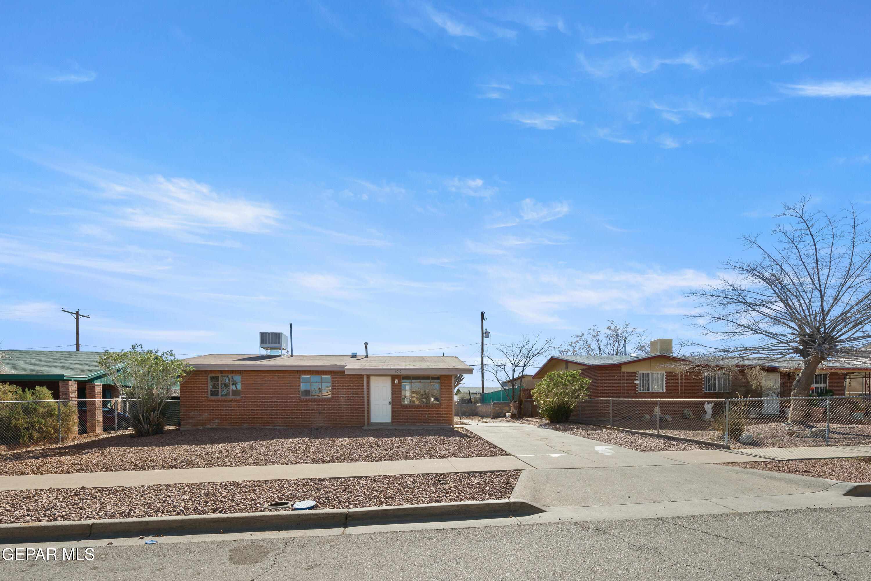 5016 Debeers Drive — photo