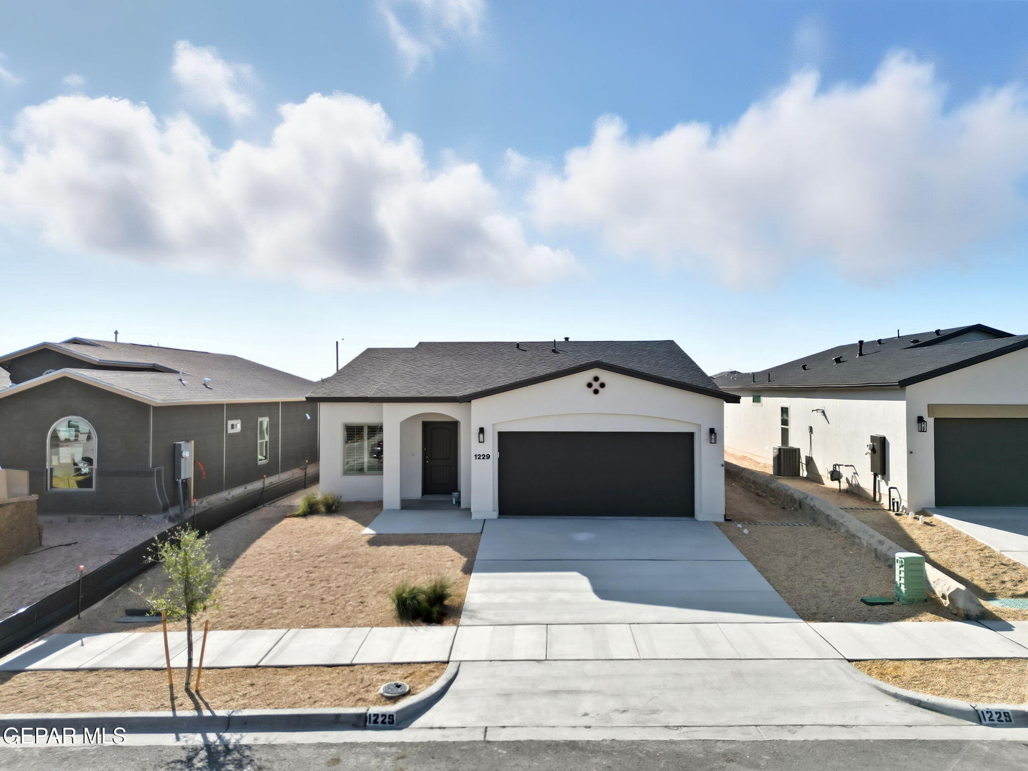 13905 Summer Wave Avenue — photo