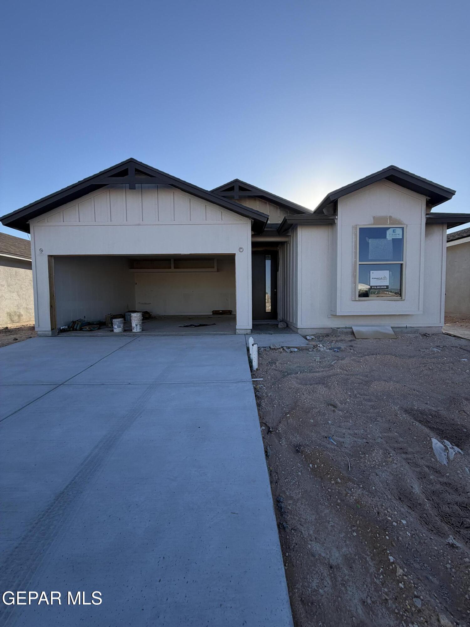 3889 Perspective Street — photo