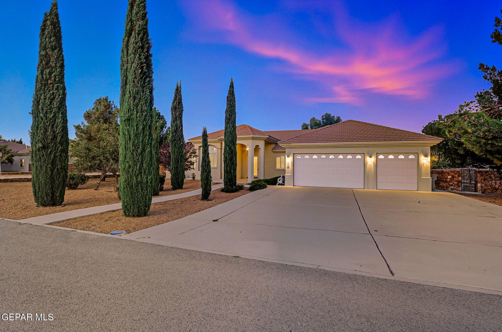 5512 Woodfield Drive — photo