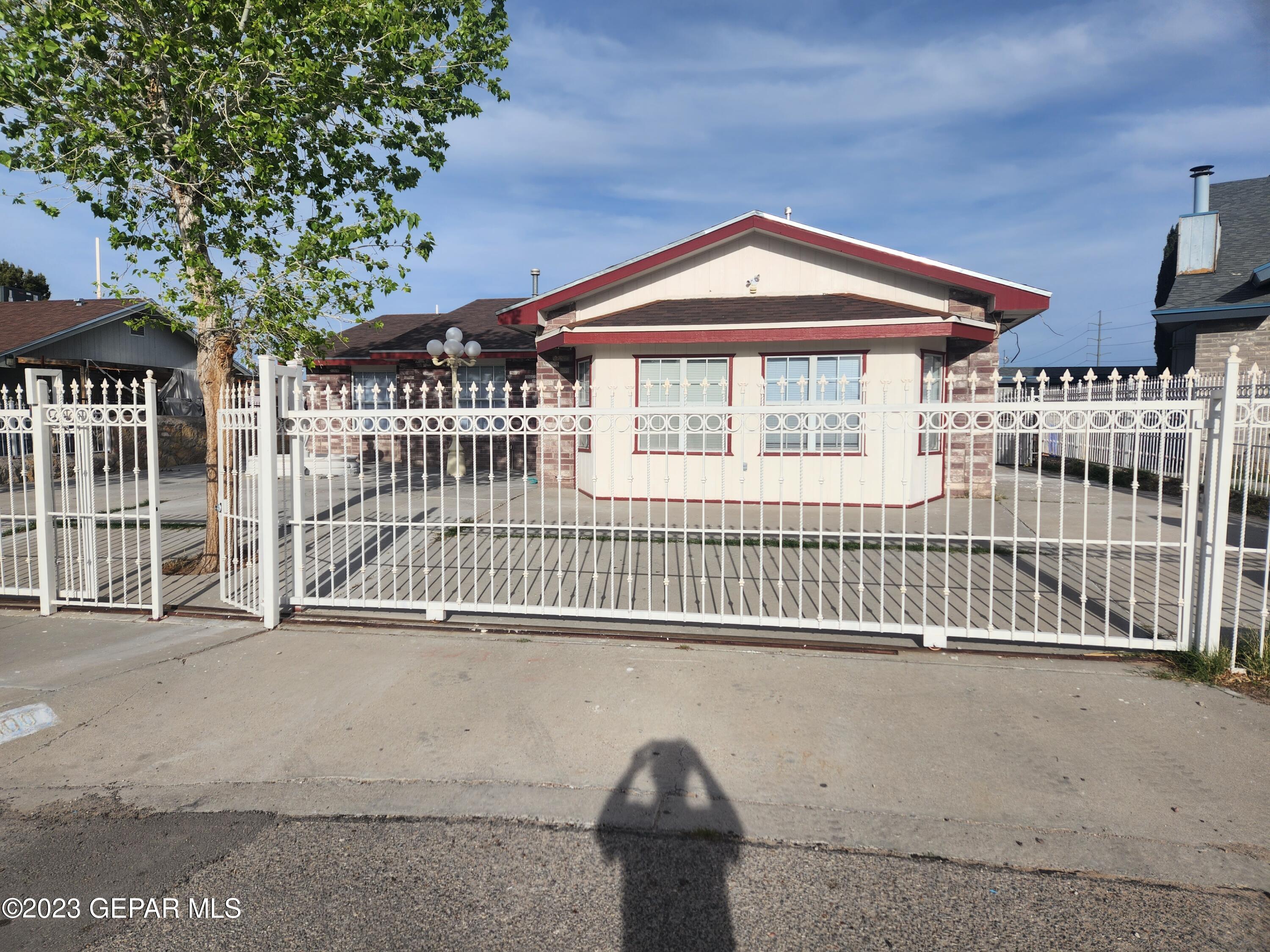 100 Lago Grande Drive — photo