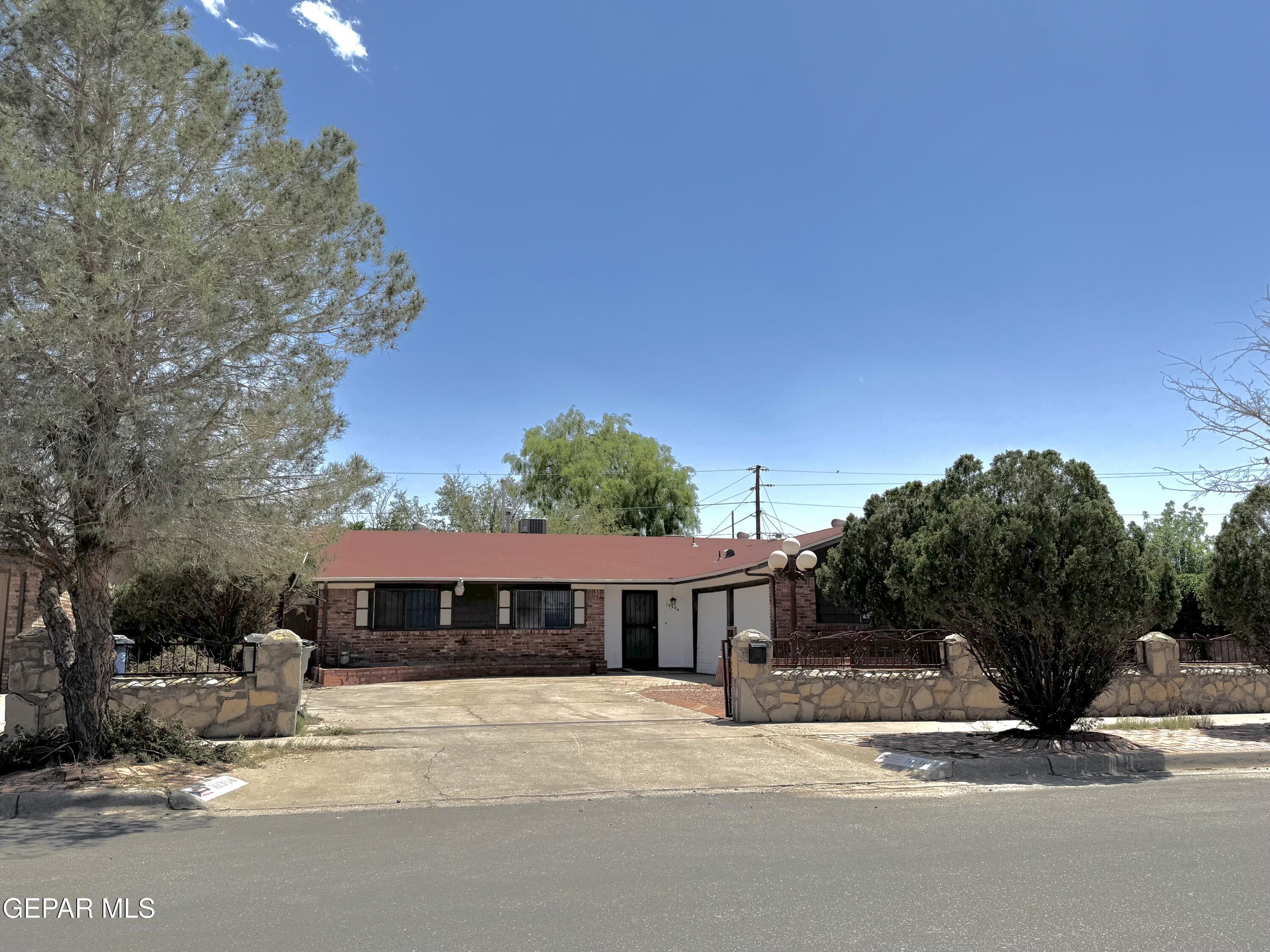 10304 Blackwood Avenue — photo