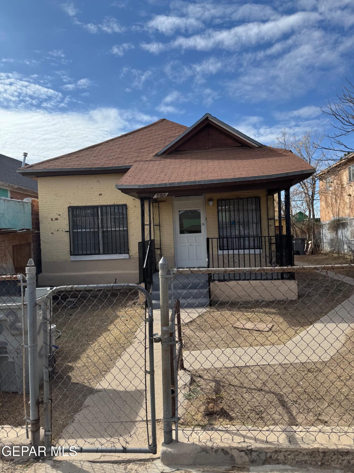 415 S Ochoa — photo
