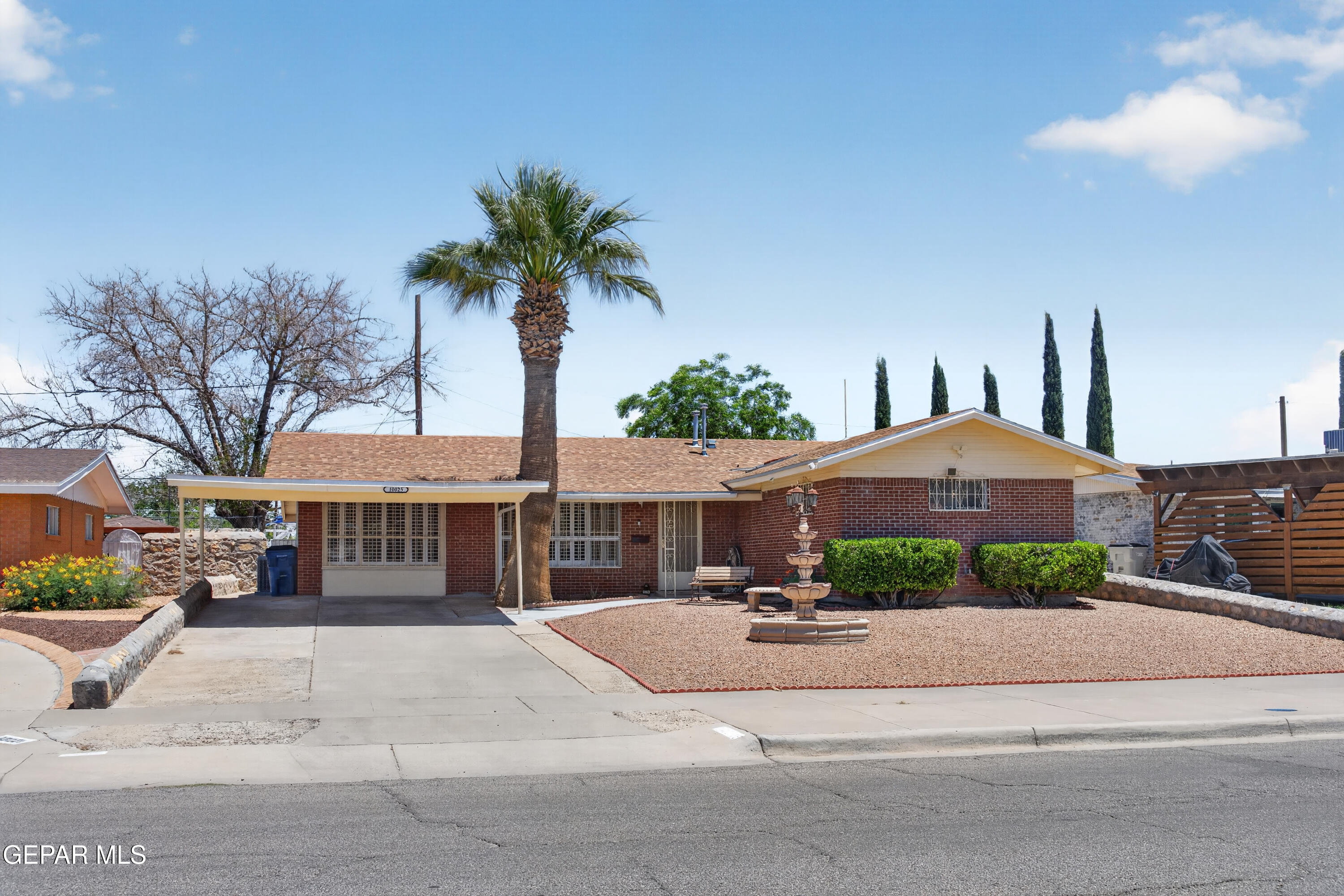 10025 Debbie Drive — photo