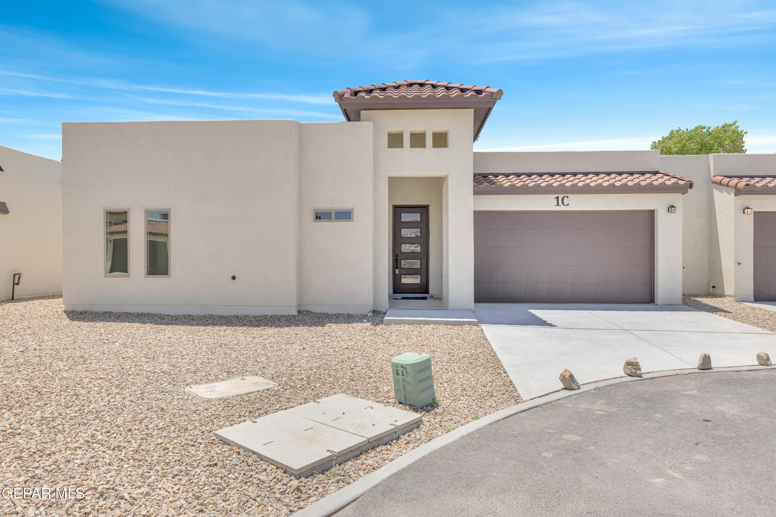 871 Country Club Road 4C — photo