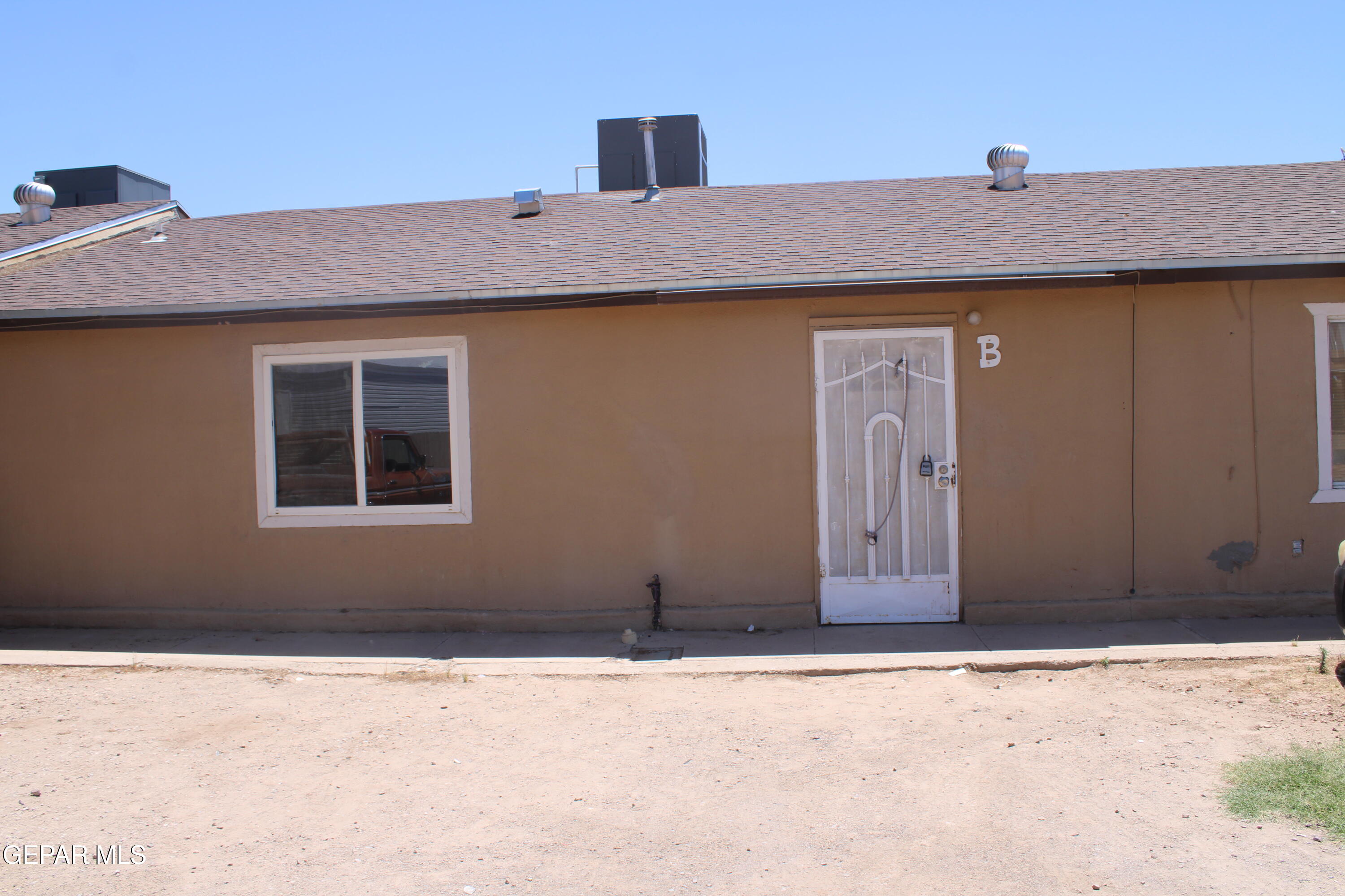 1368 Reid Road B — photo