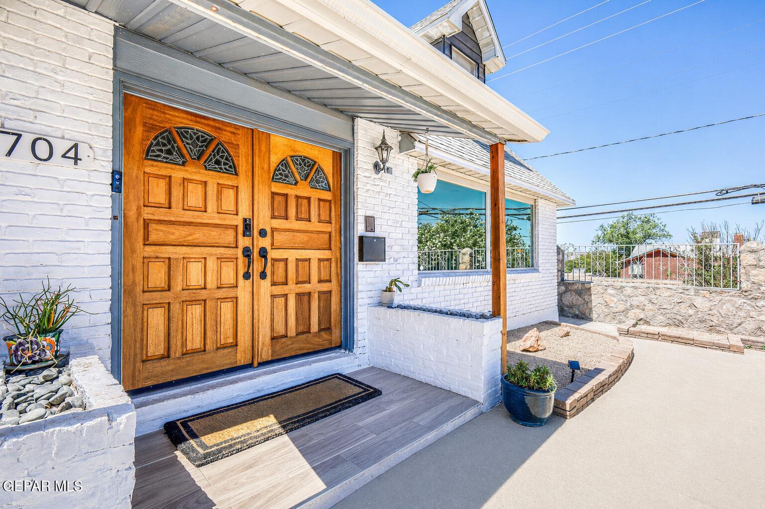 704 McKelligon Drive — photo