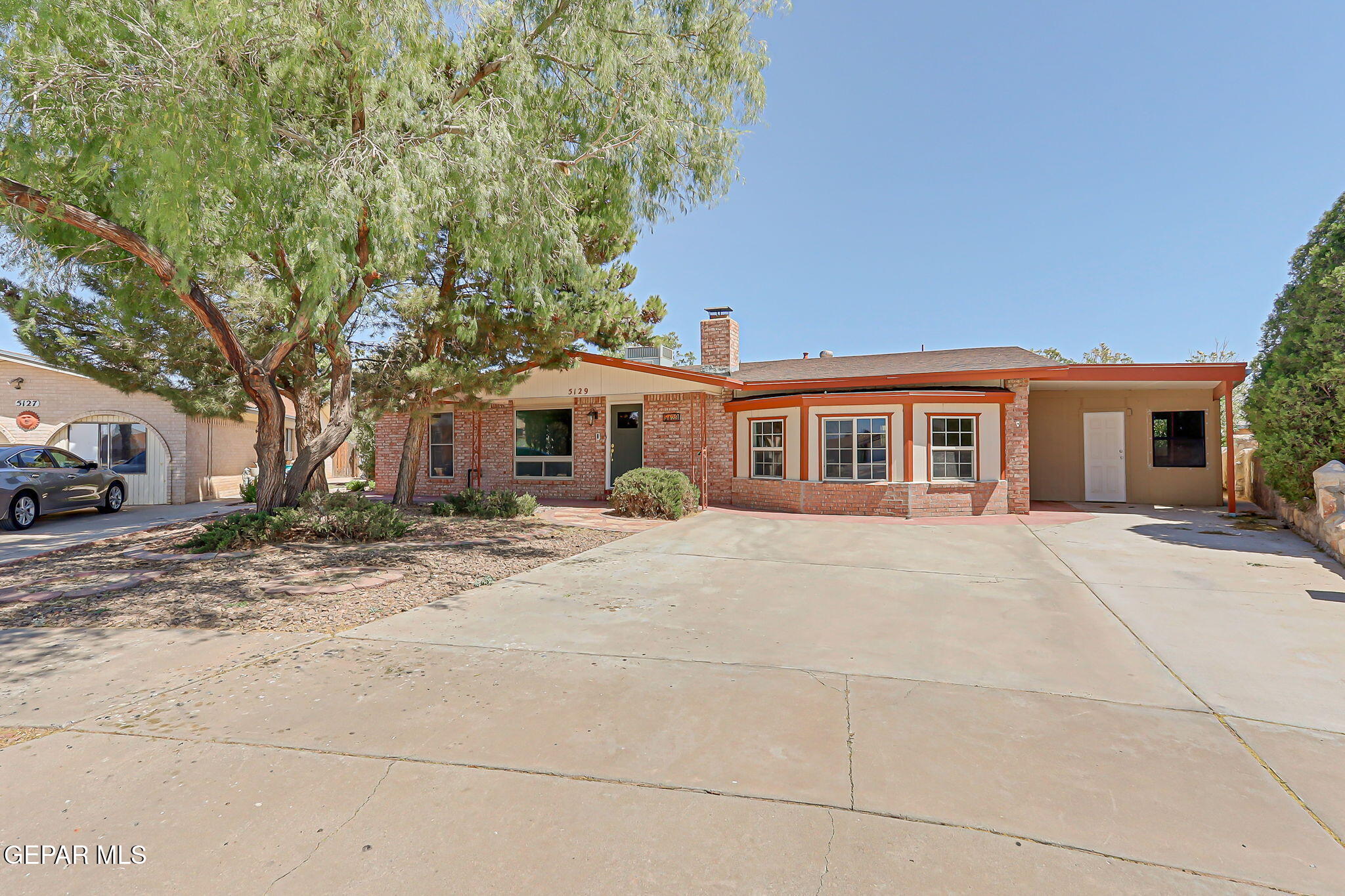 5129 Temple Court — photo