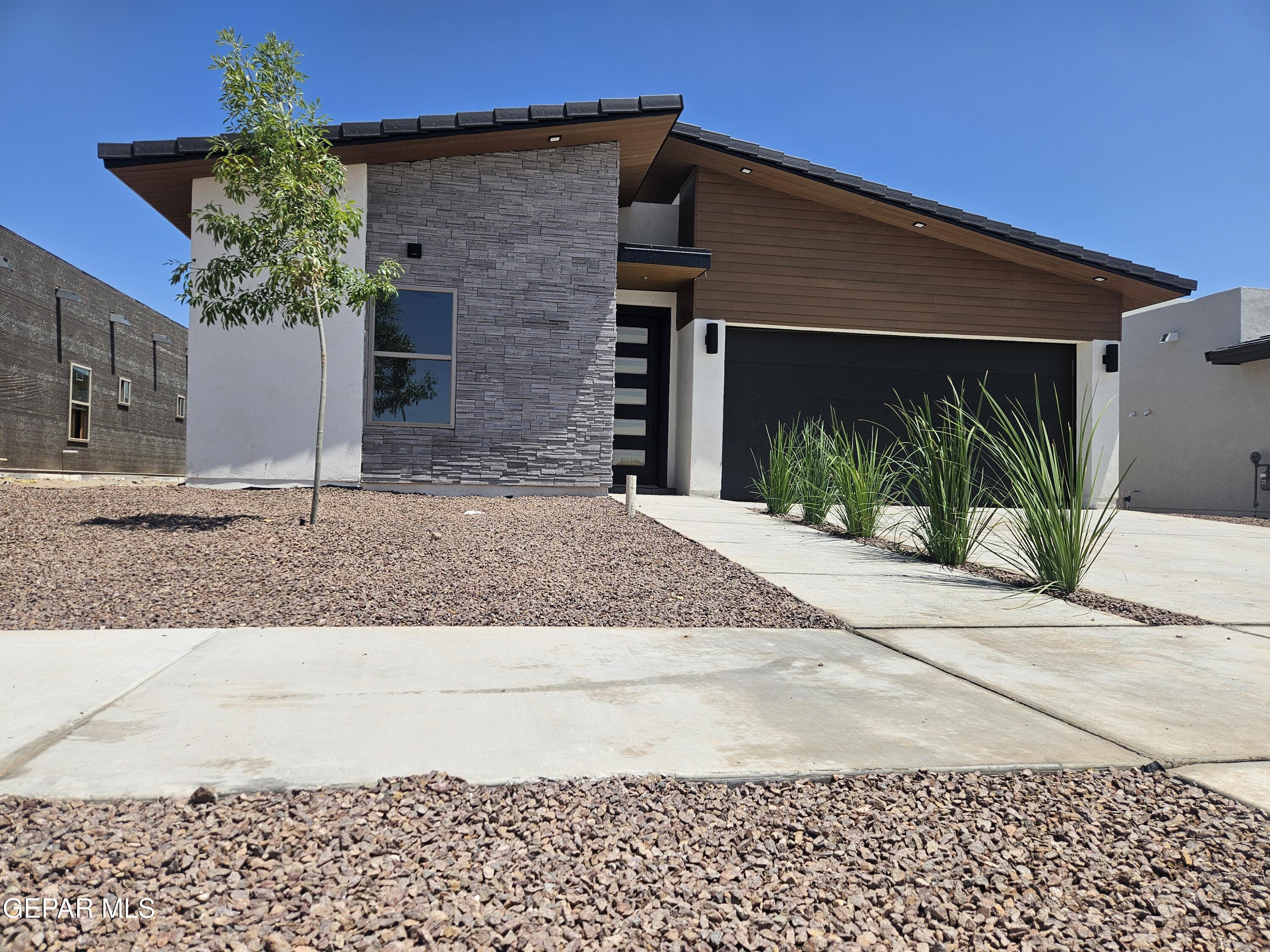 933 Ada Lane — photo