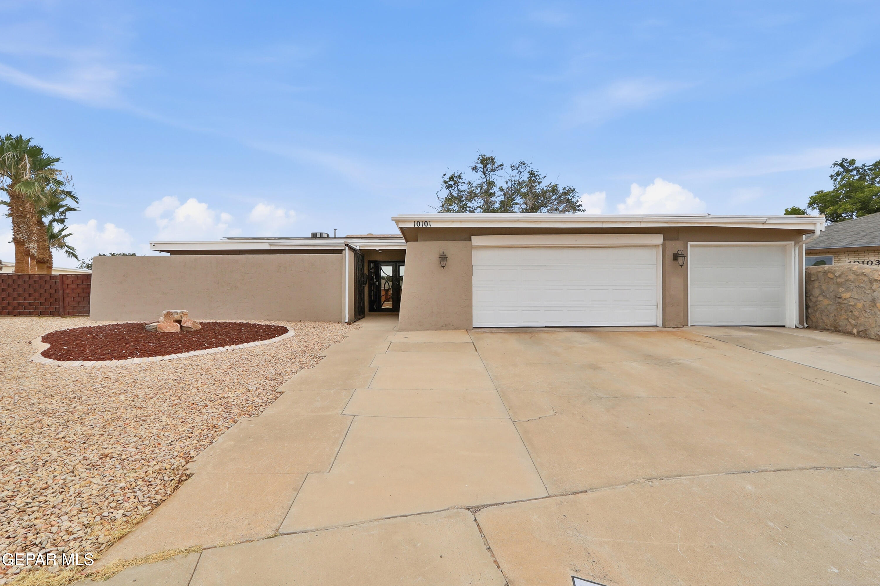 10101 Woodway Drive — photo