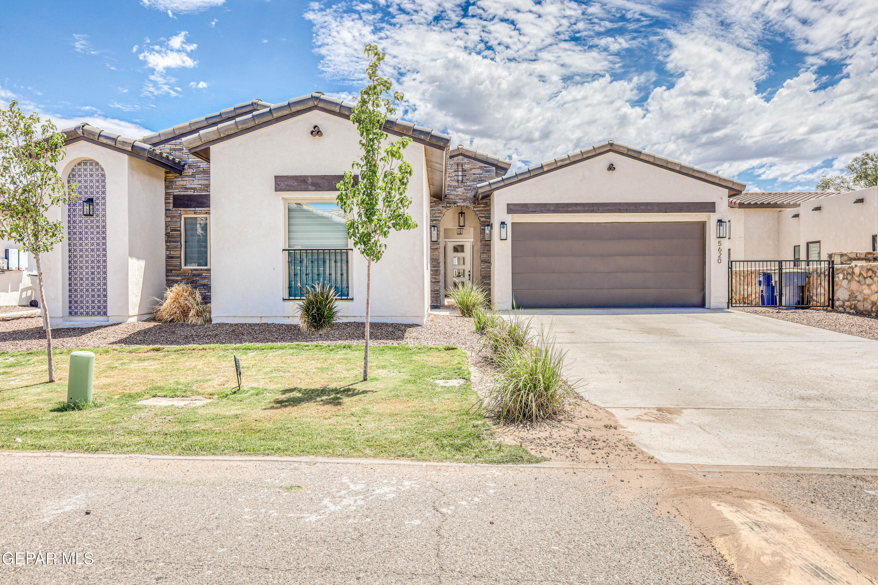 5620 River Run Street — photo