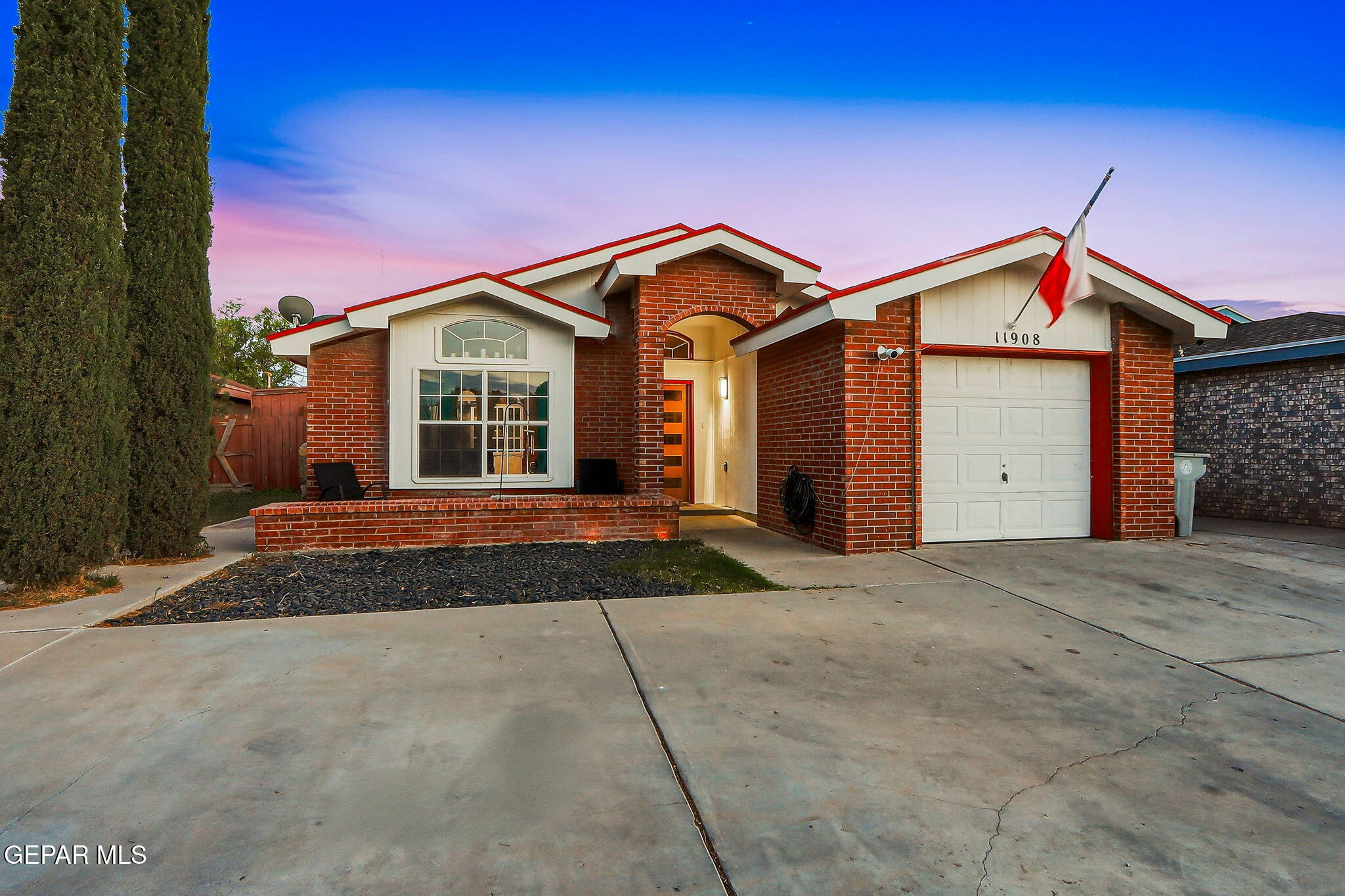 11908 Kings Crest Drive — photo