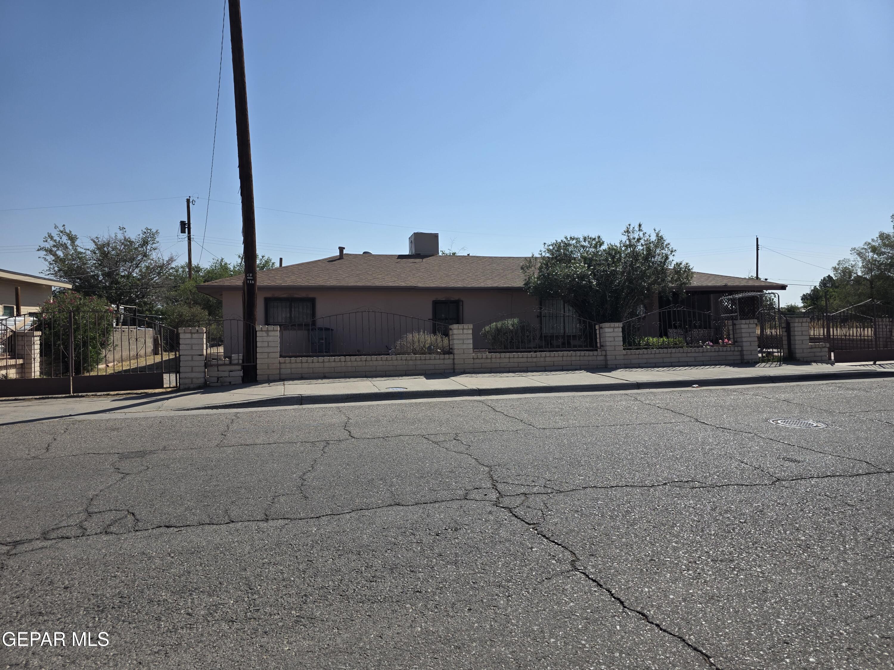 8827 Sunland Road — photo