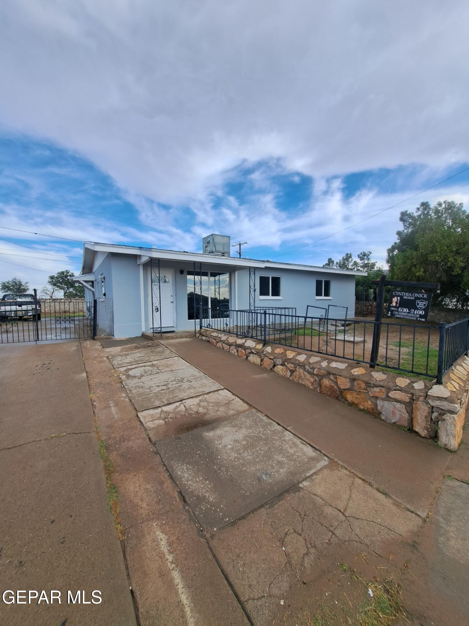 424 Pecos Street — photo