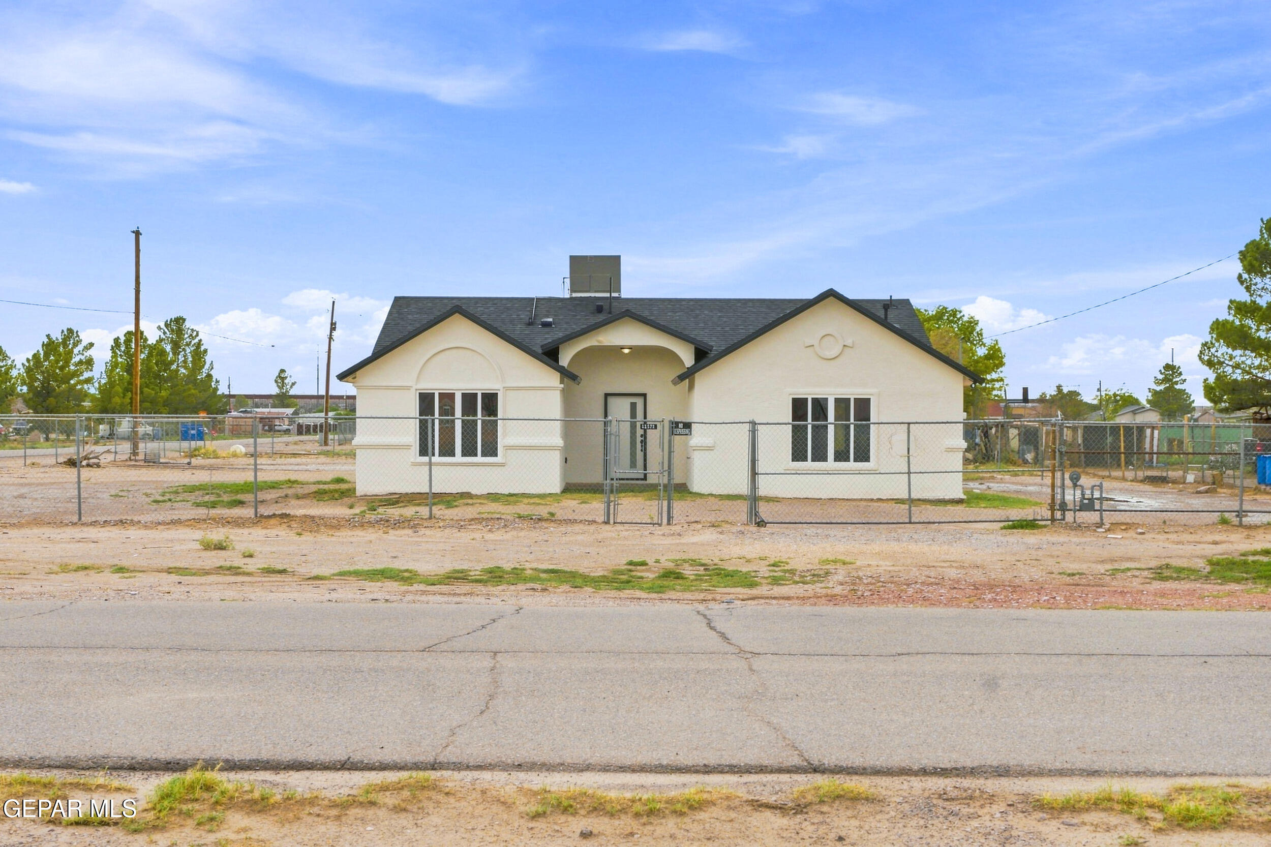 11571 Riverside Road — photo