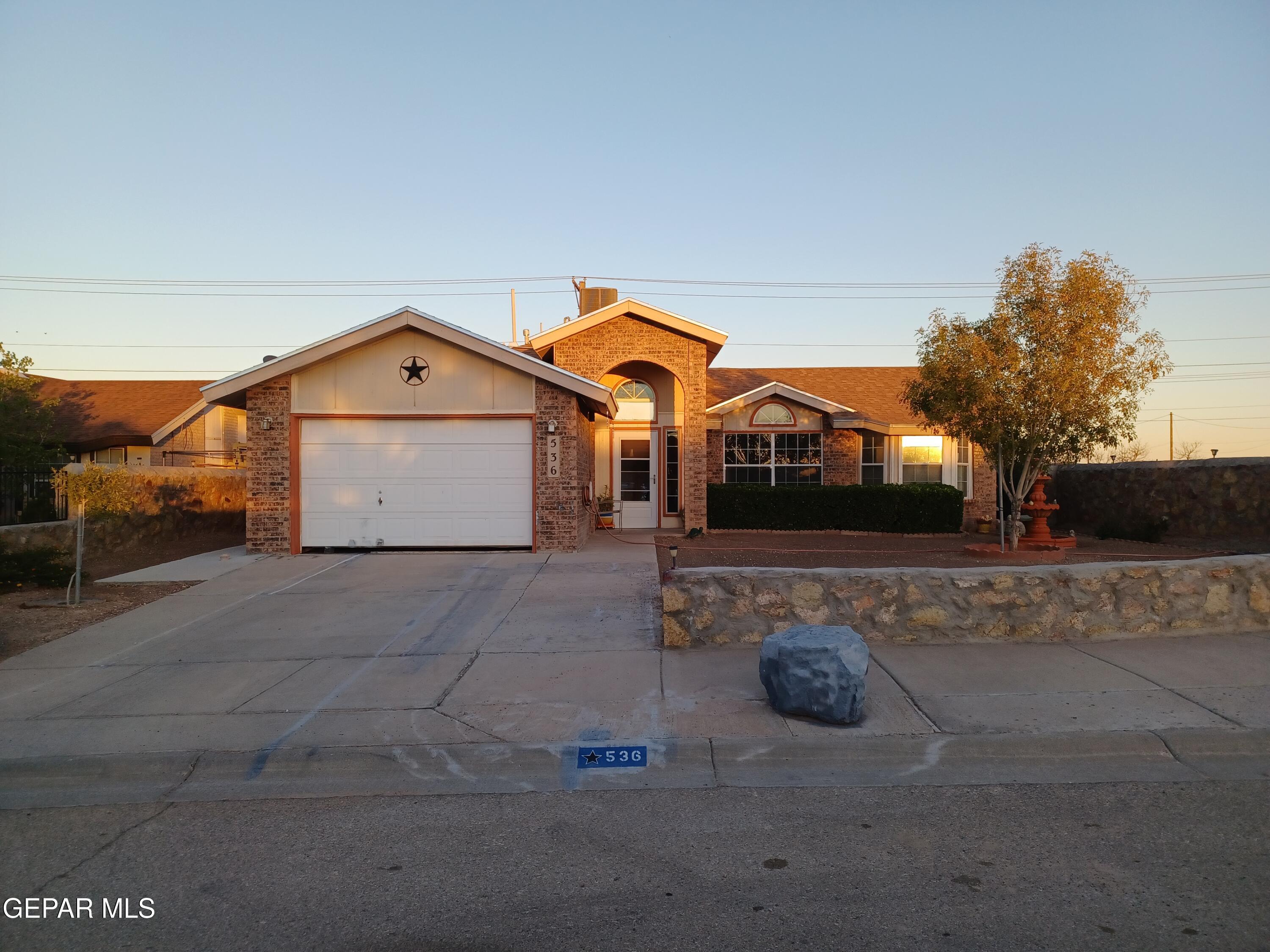 536 Thayer Pease Avenue — photo