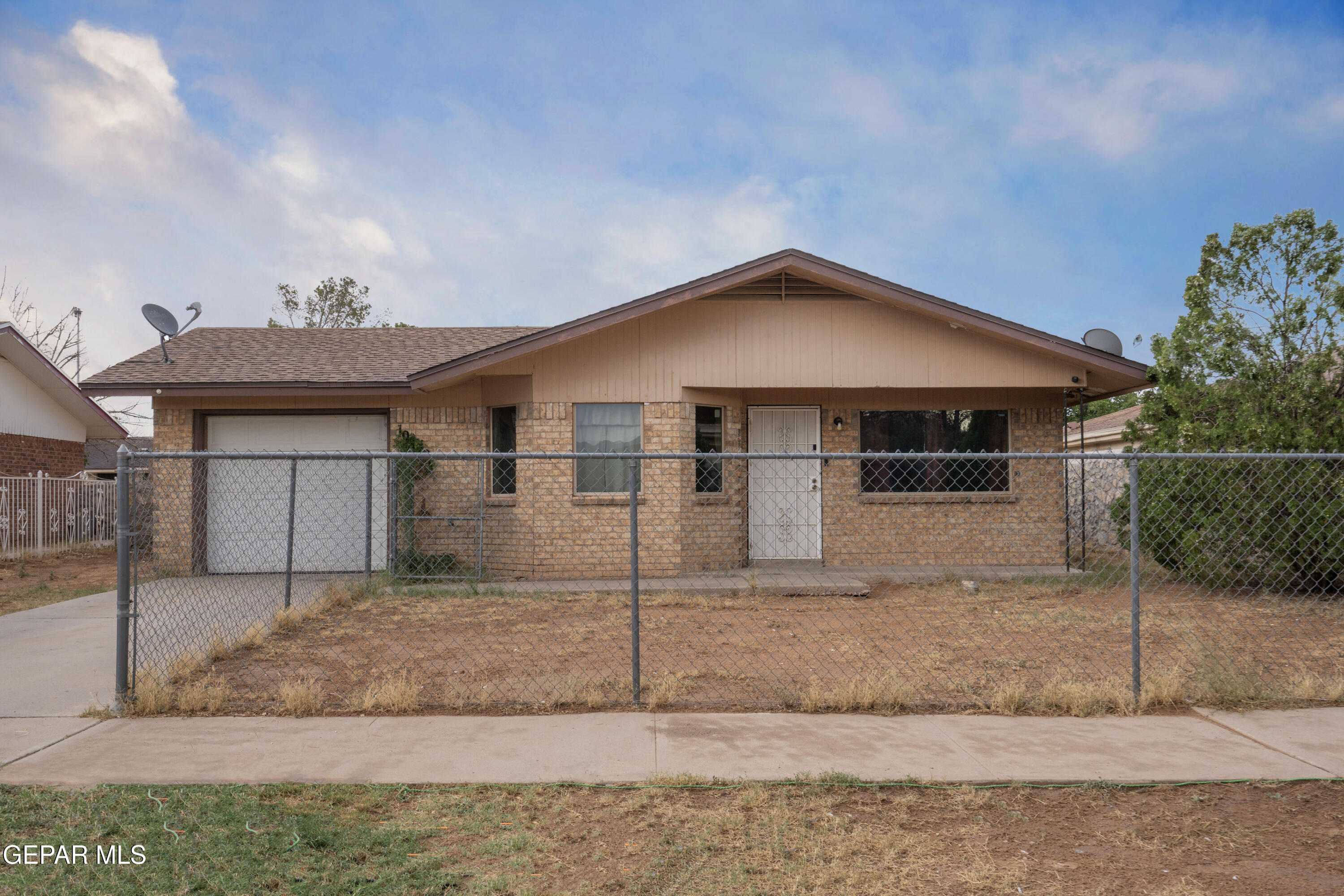 10832 Sapphire Street — photo