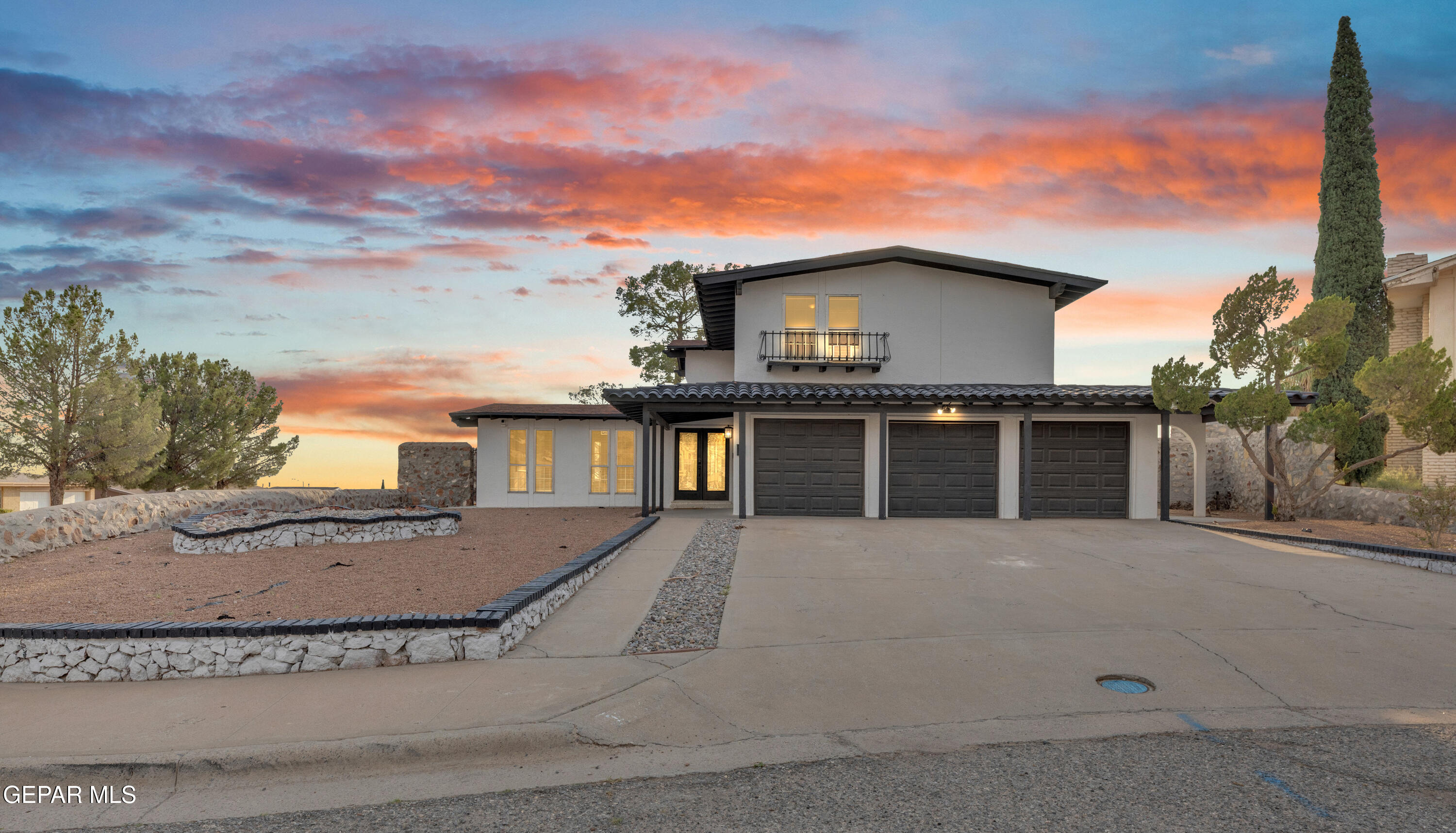 6637 Mariposa Drive — photo
