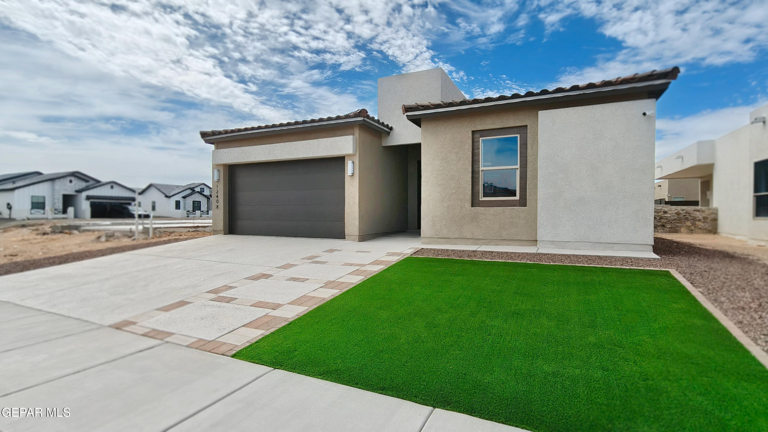 12408 Savvy Love — photo